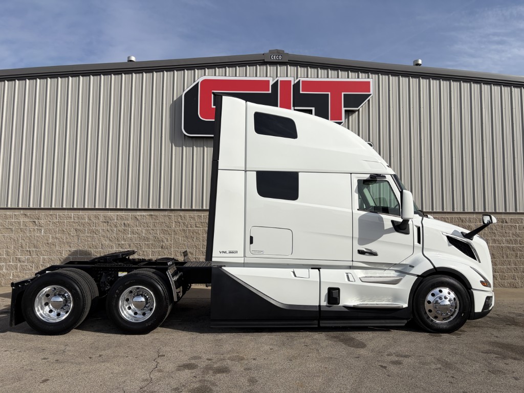 2027 Volvo VNL 860 - image 4