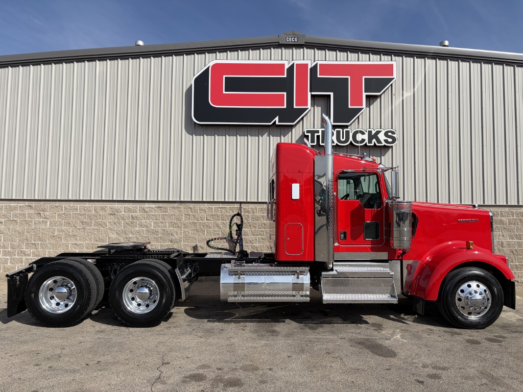 2027 Kenworth W900 - image 4