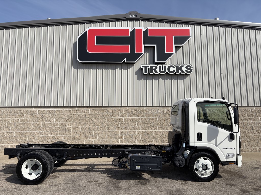 2025 Isuzu - image 4