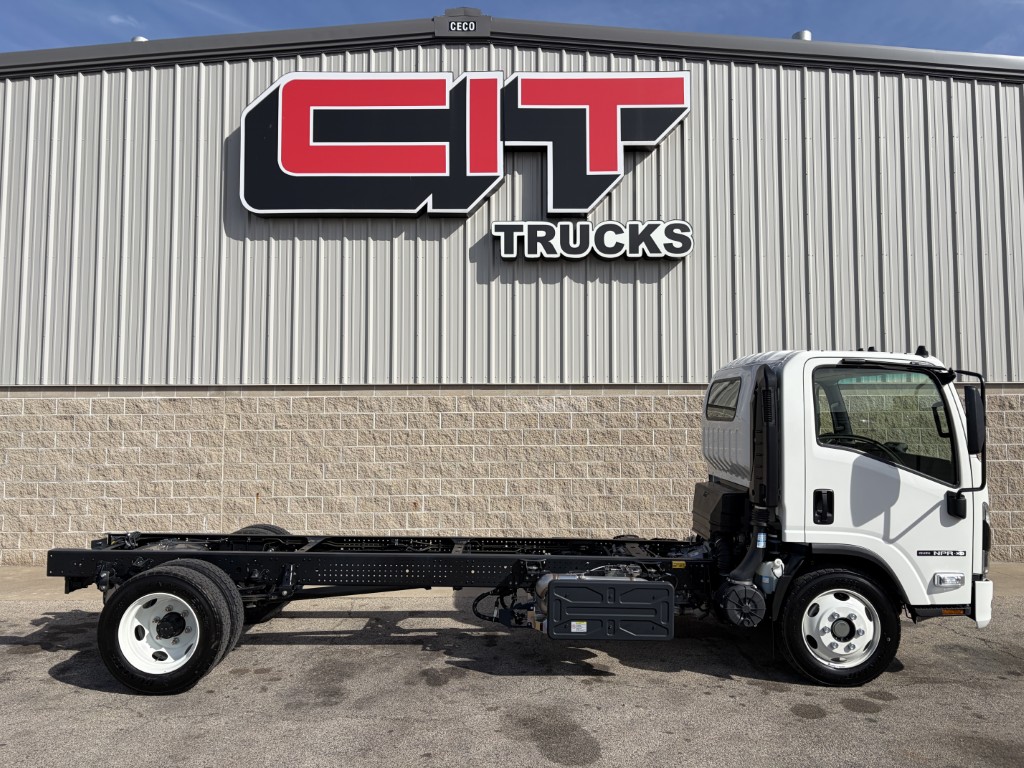 2025 Isuzu - image 4