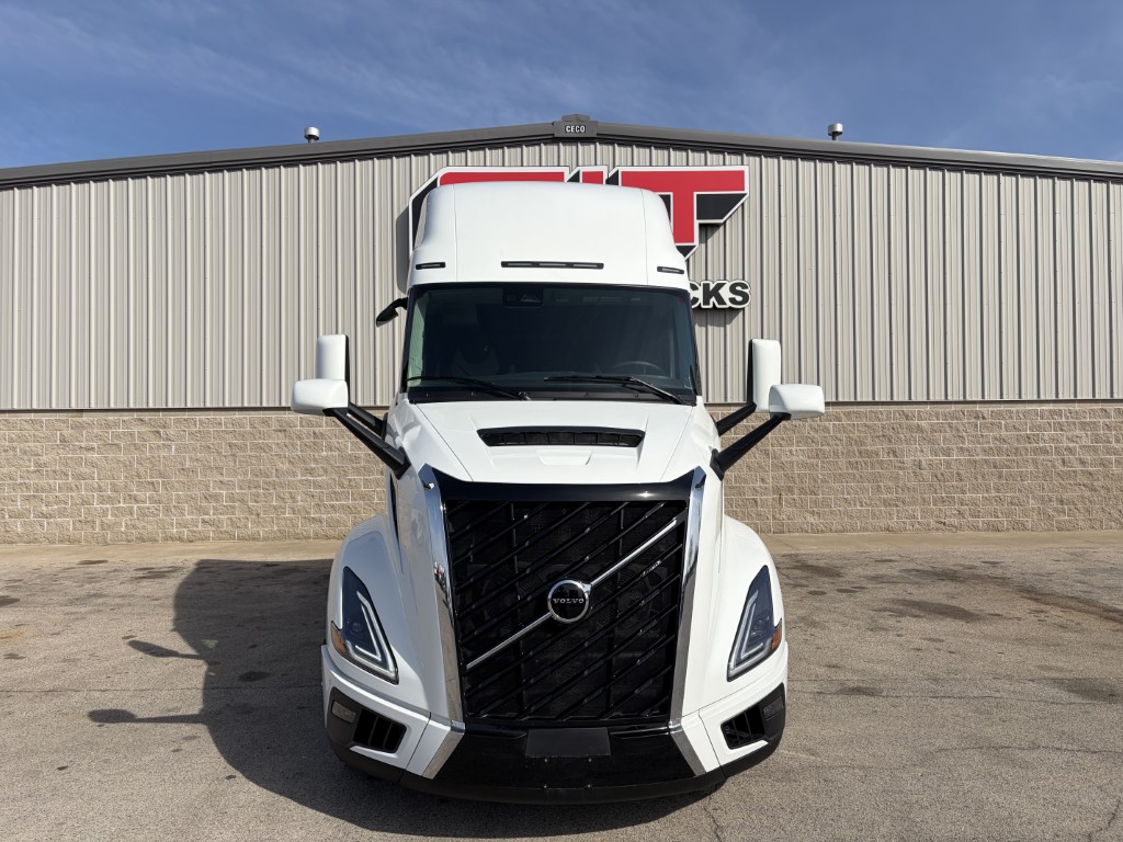 2027 Volvo VNL 860 - image 2