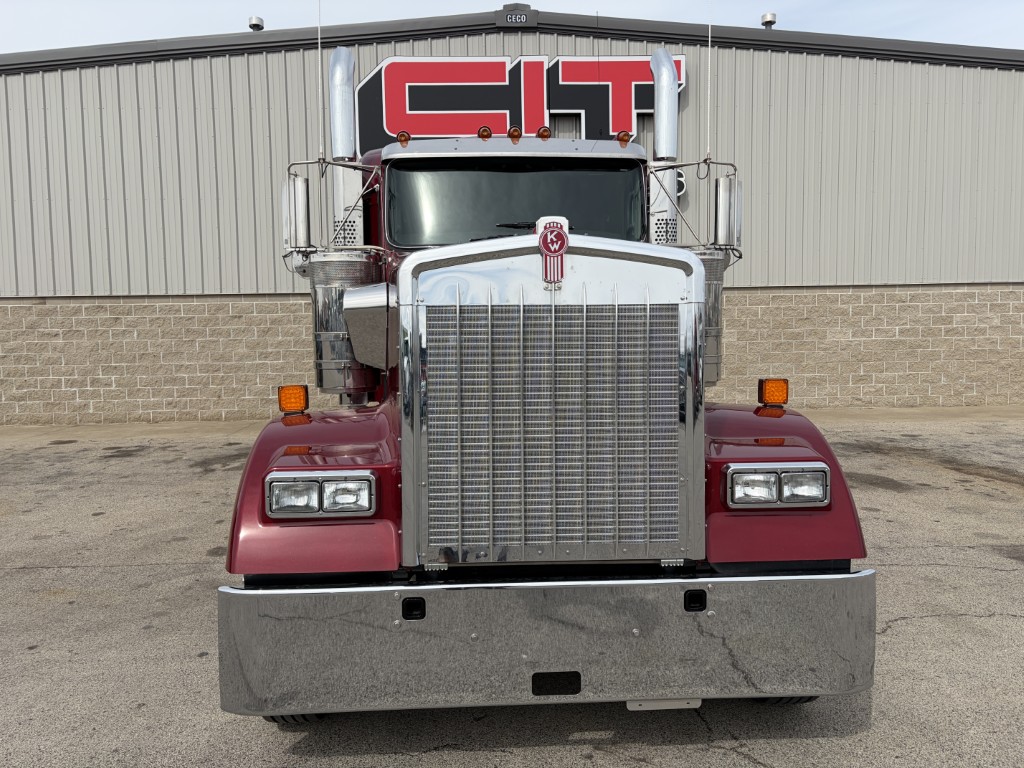 2027 Kenworth W900 - image 2