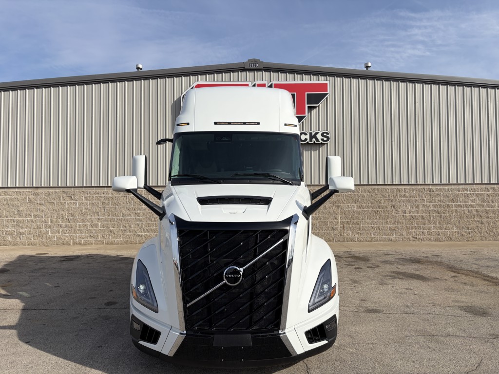 2027 Volvo VNL 860 - image 2