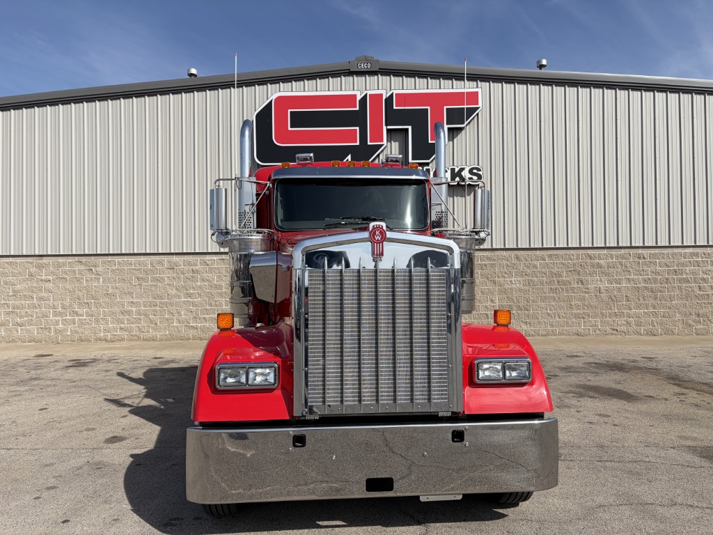 2027 Kenworth W900 - image 2
