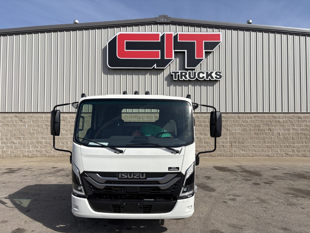 2025 Isuzu - image 2