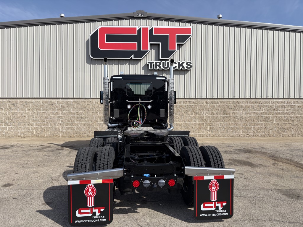 2027 Kenworth T880 - image 5