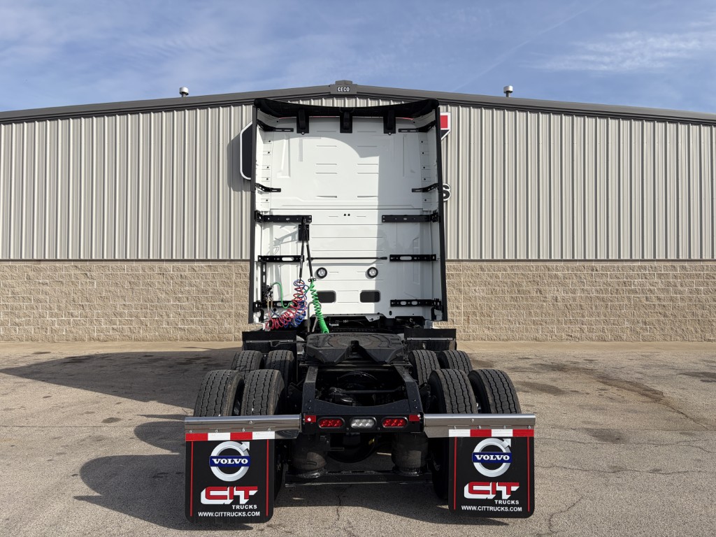 2027 Volvo VNL 860 - image 5