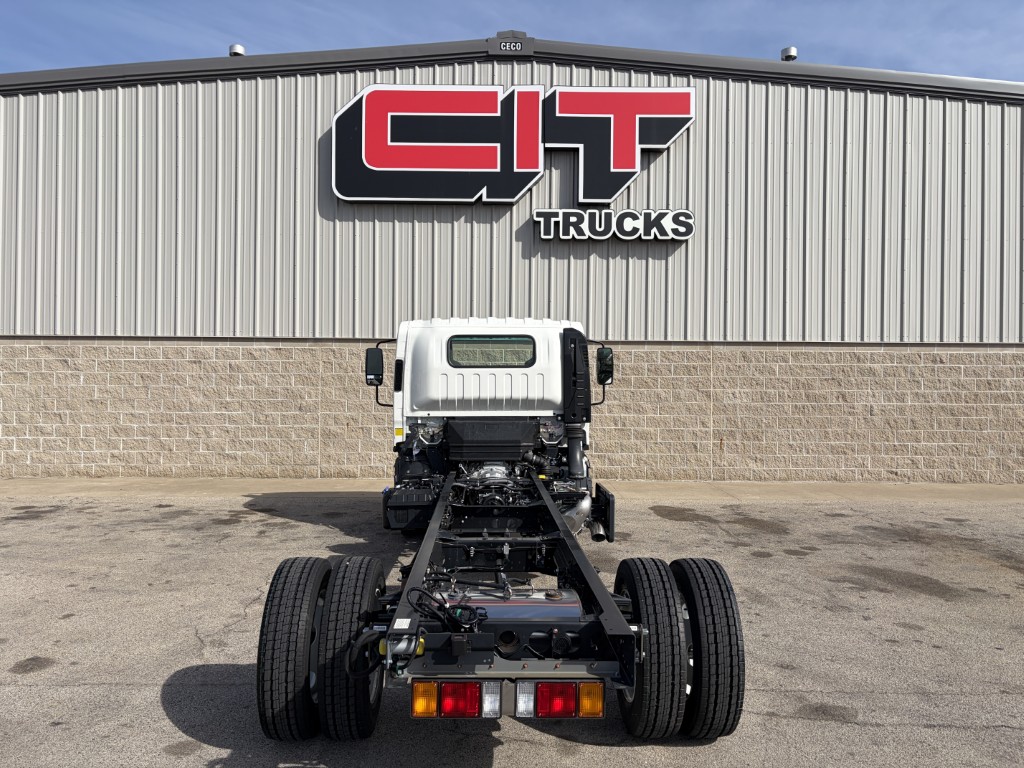 2025 Isuzu - image 5