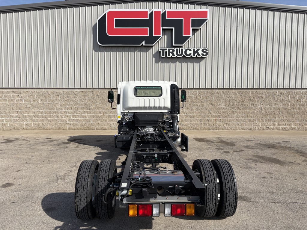 2025 Isuzu - image 5