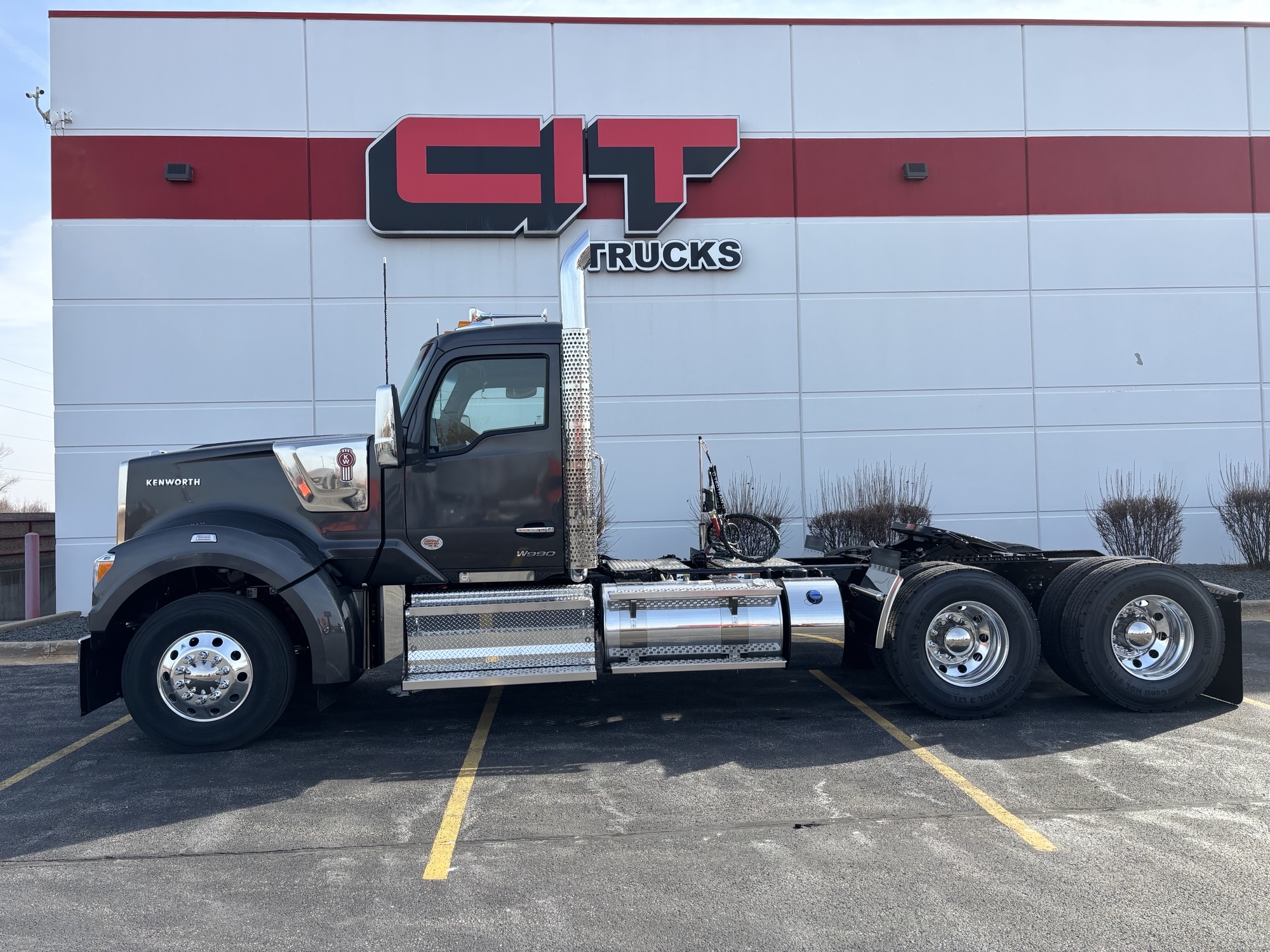 2027 Kenworth W990 - image 6