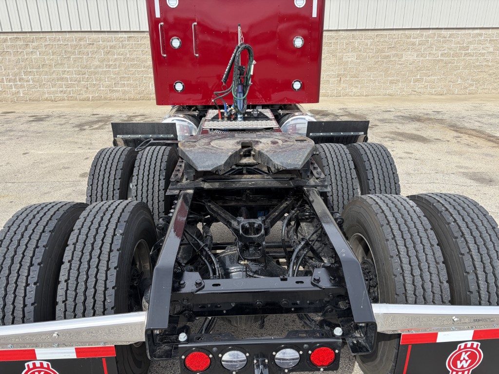 2027 Kenworth W900 - image 6