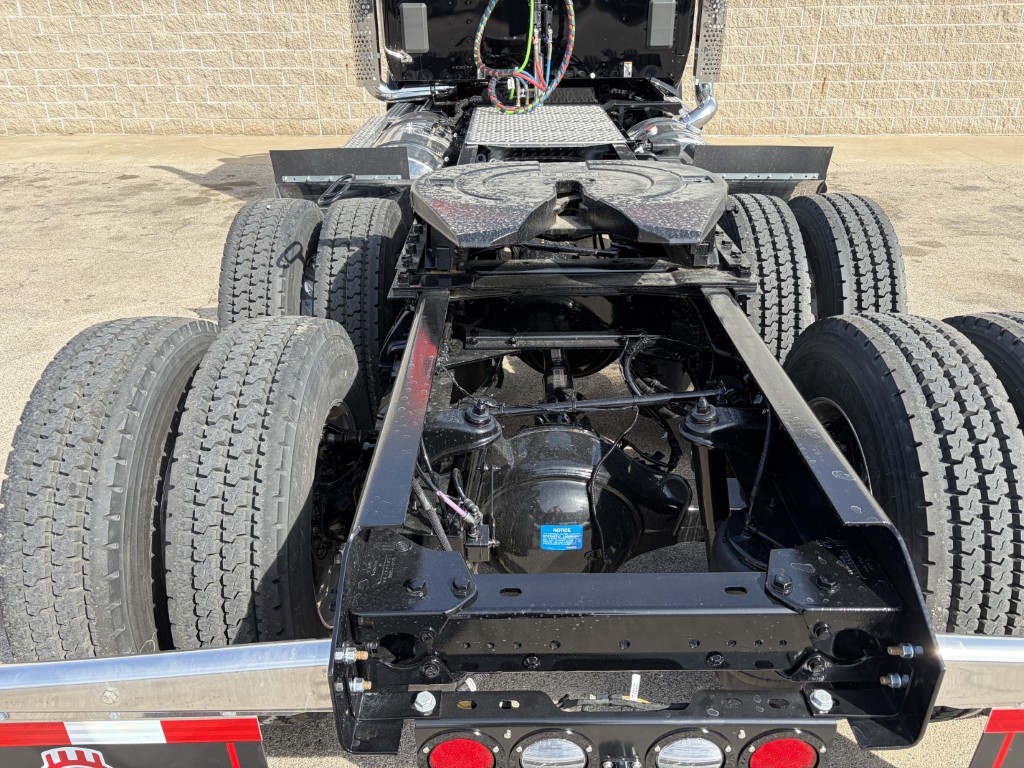 2027 Kenworth T880 - image 6