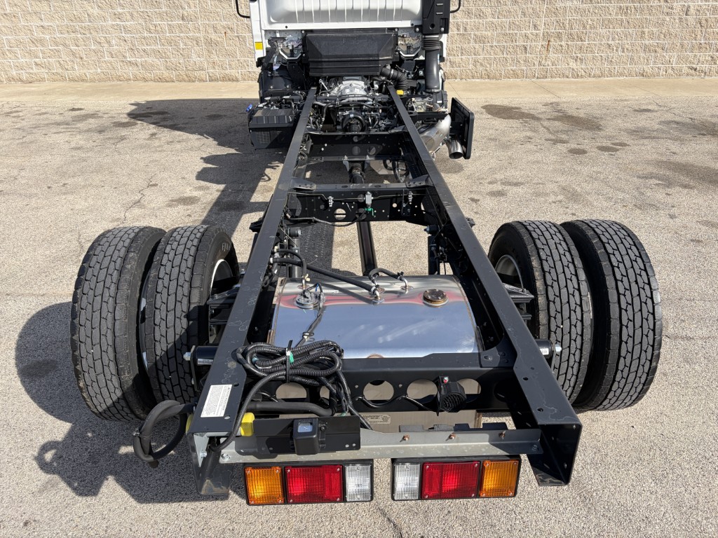 2025 Isuzu - image 6