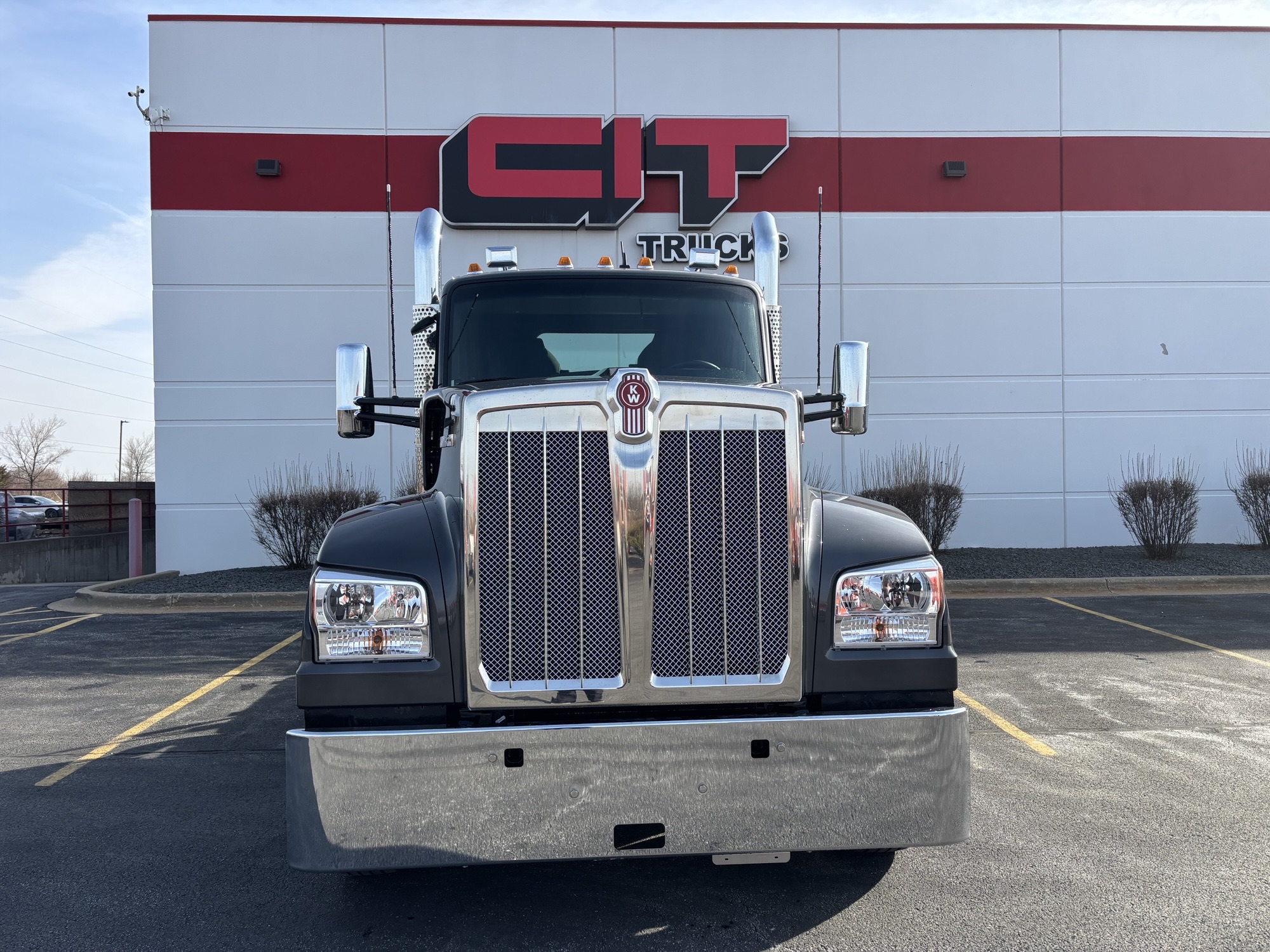 2027 Kenworth W990 - image 2