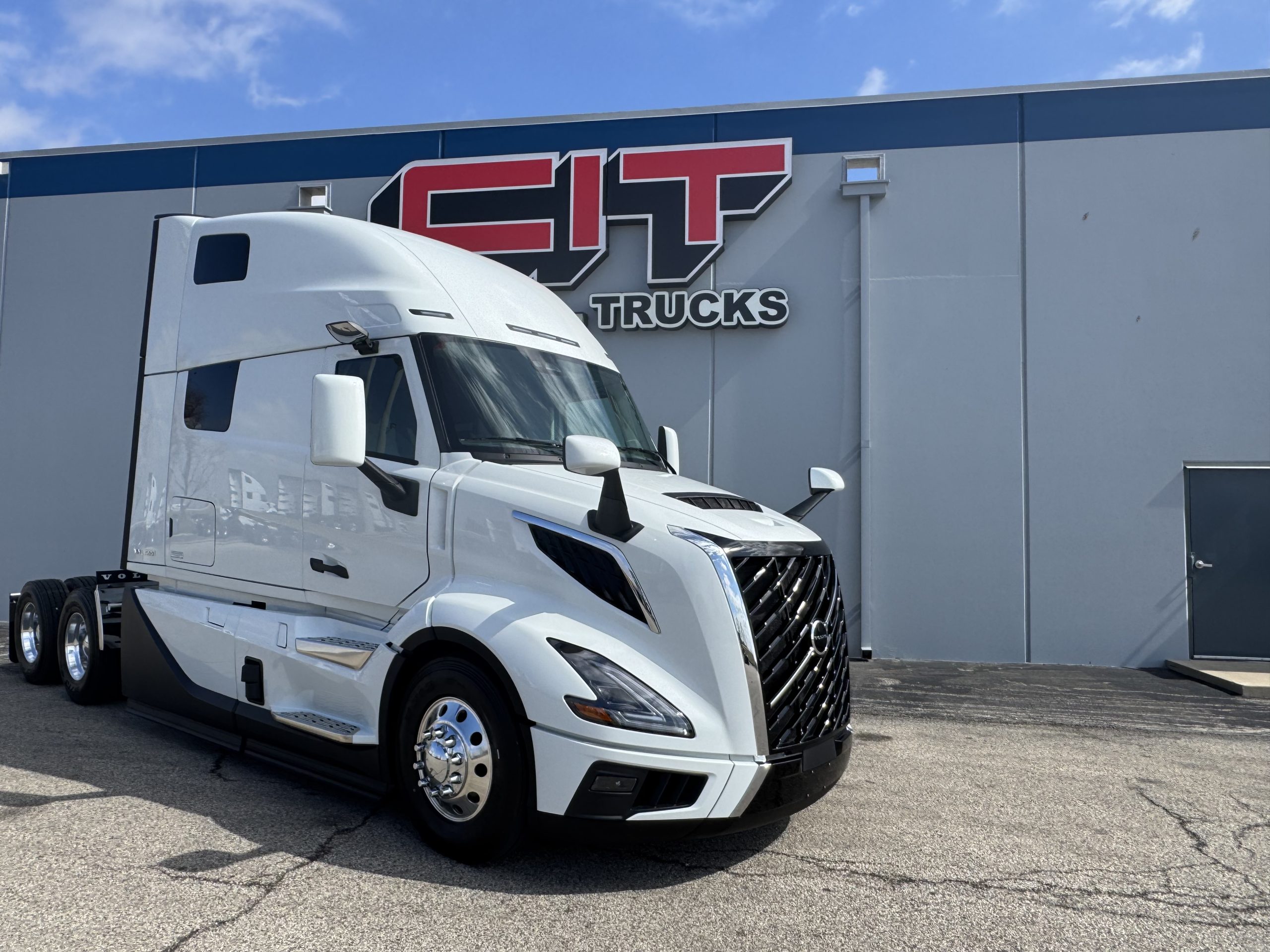 2027 Volvo VNL 860 - image 3