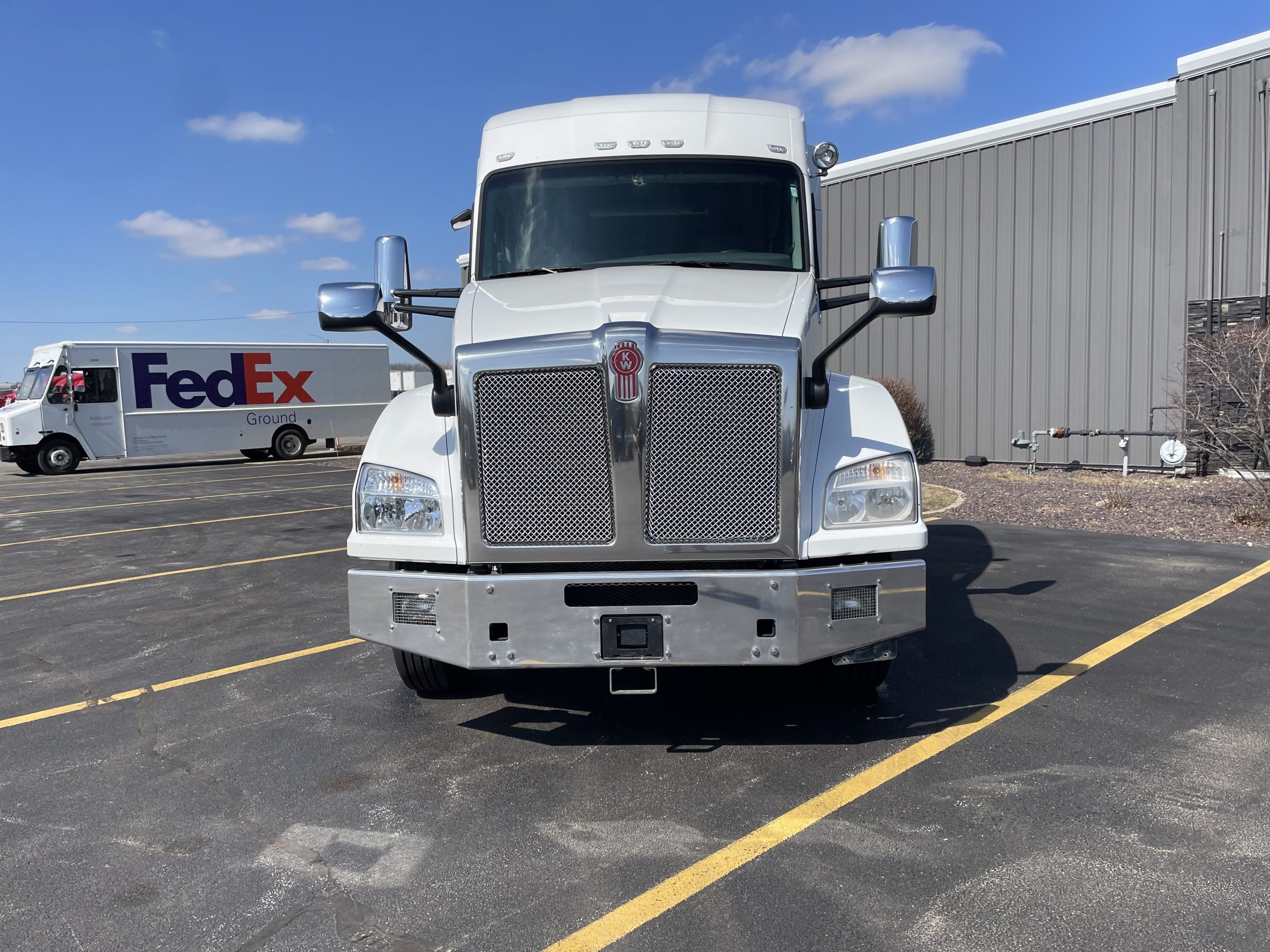 2022 KENWORTH T880 - image 2 of 6