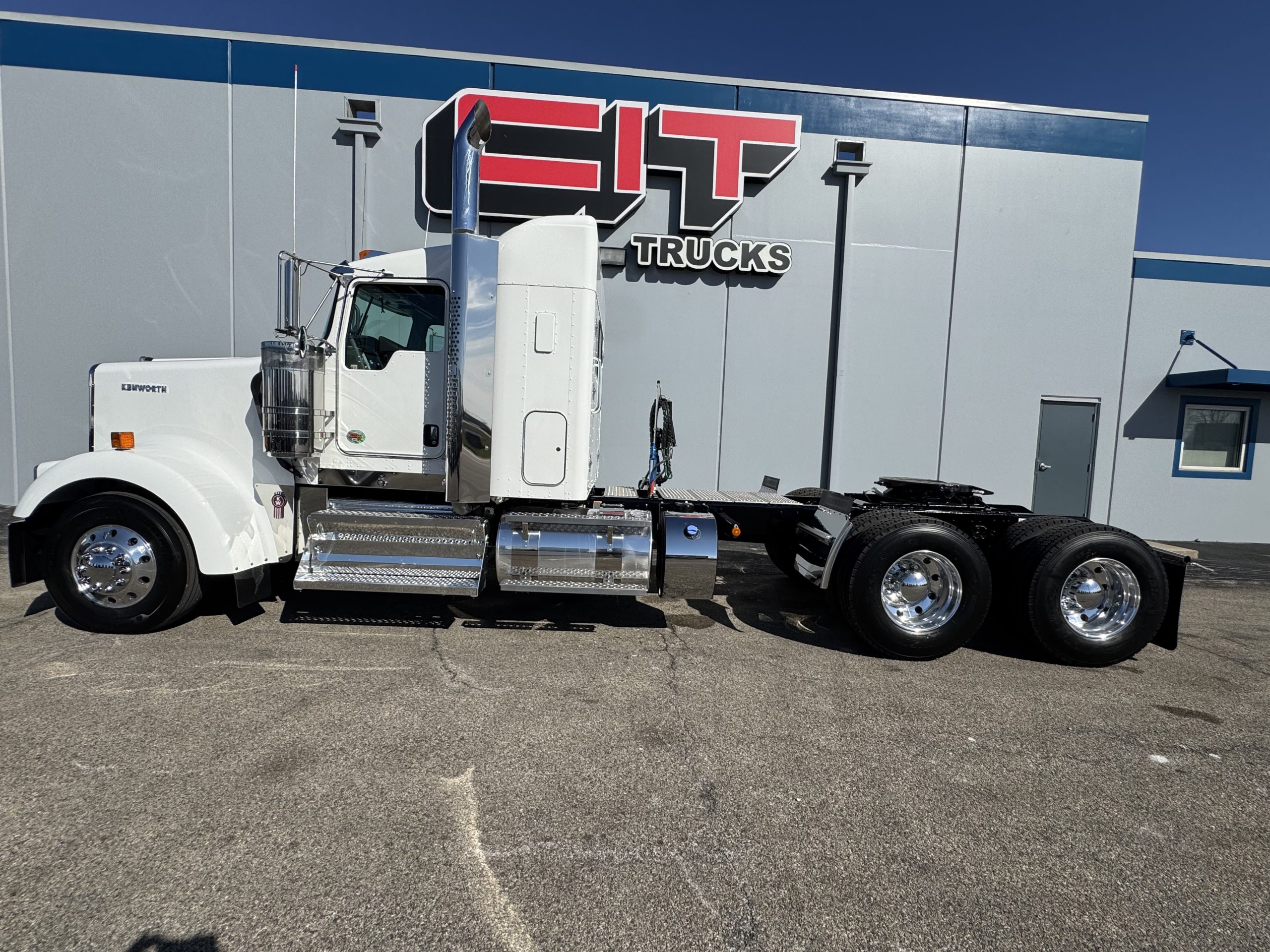 2027 Kenworth W900 - image 6