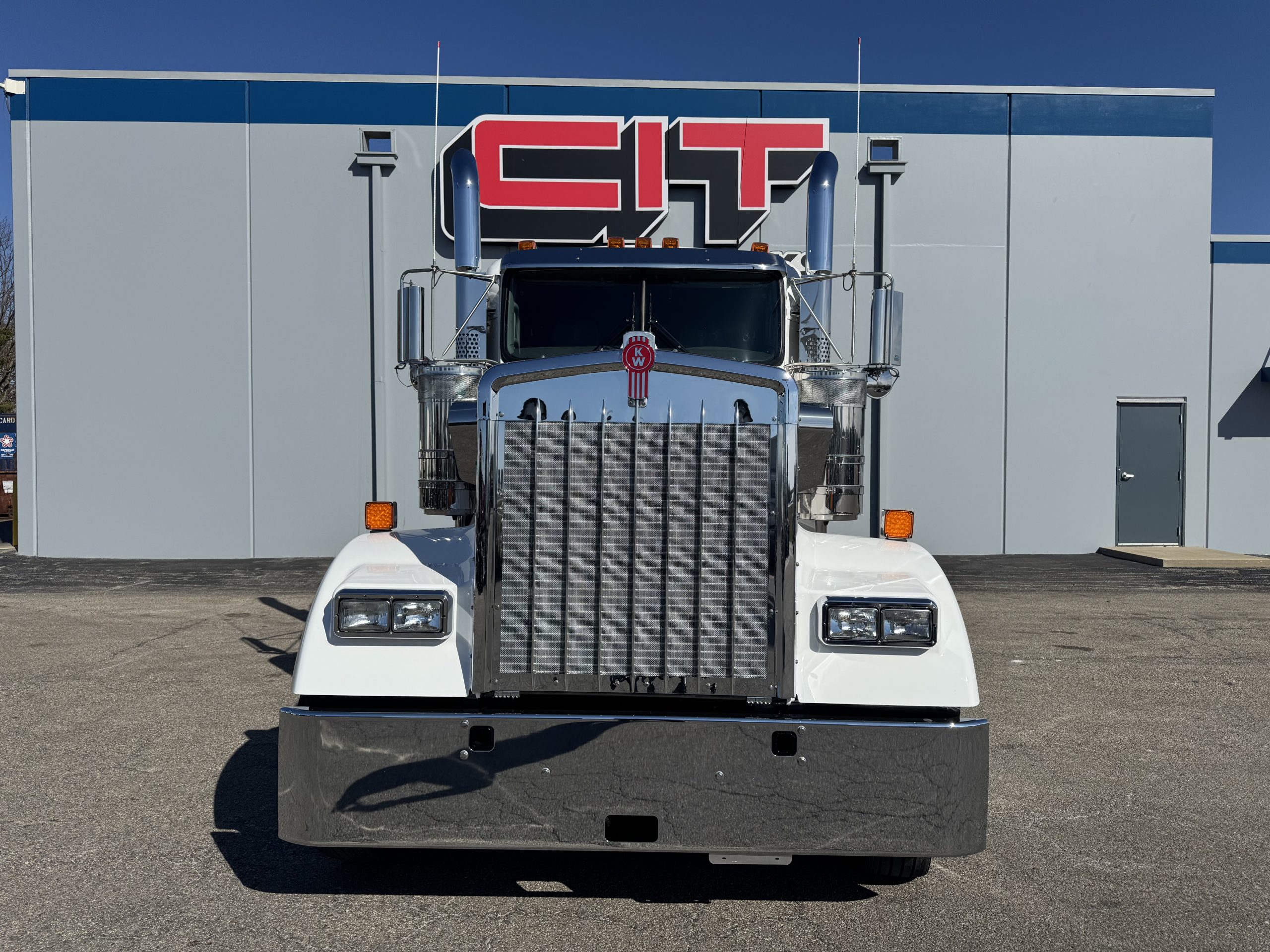 2027 Kenworth W900 - image 2