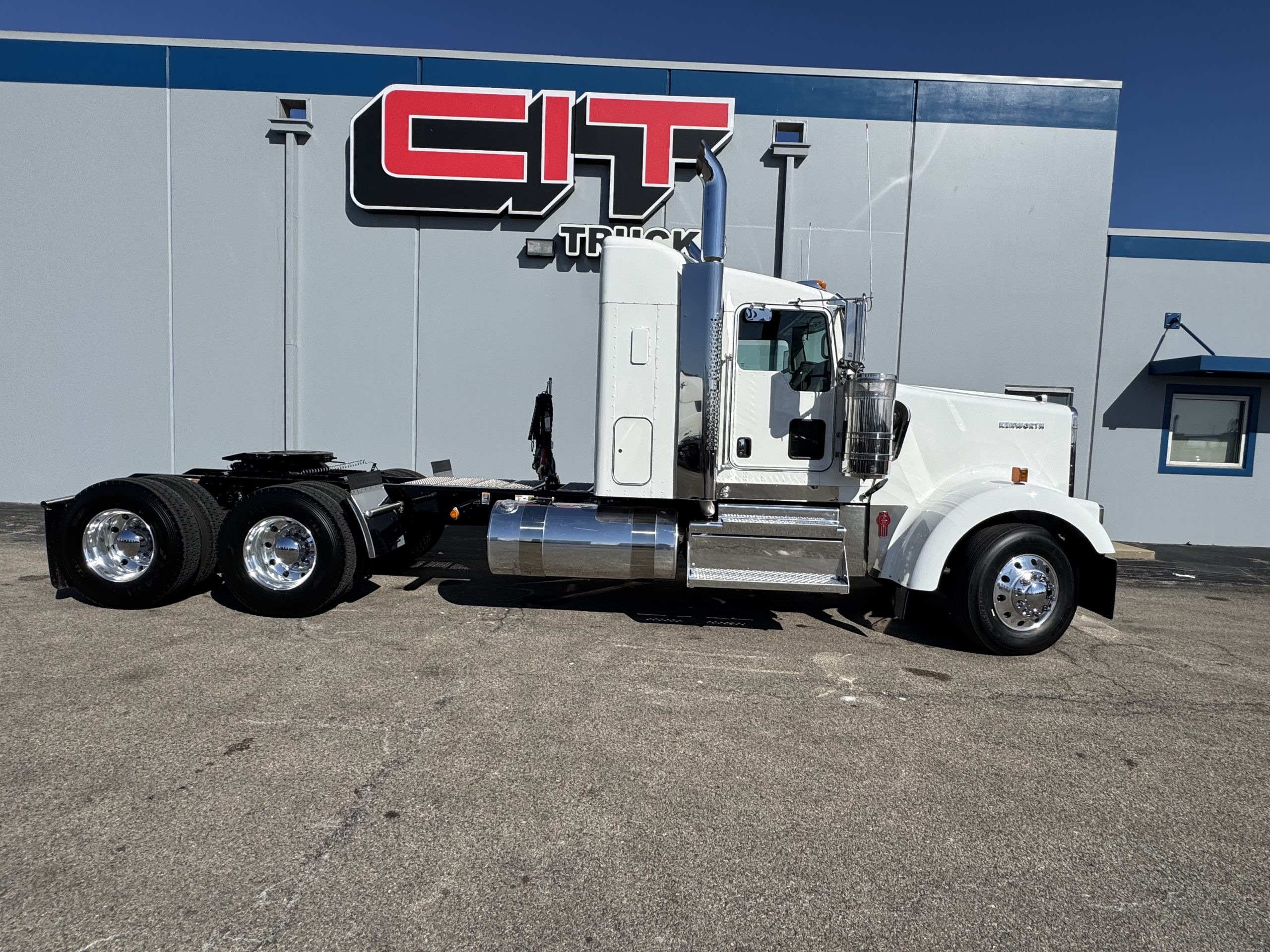 2027 Kenworth W900 - image 4