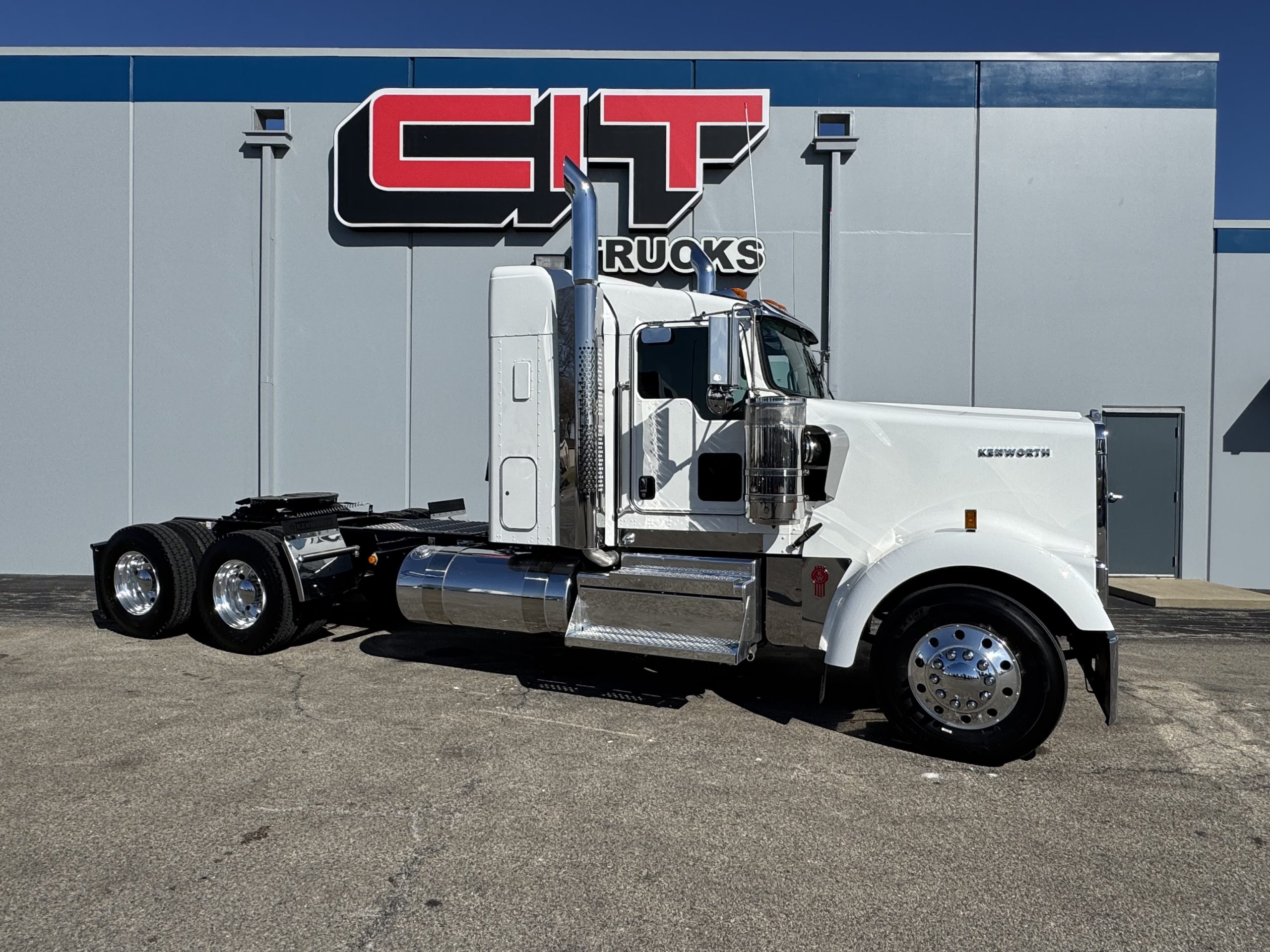 2027 Kenworth W900 - image 3