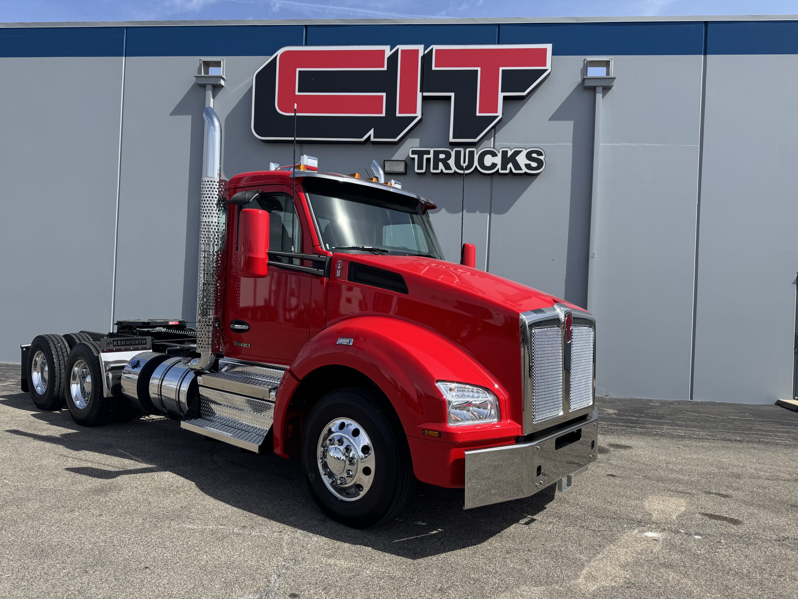 2027 Kenworth T880 - image 3