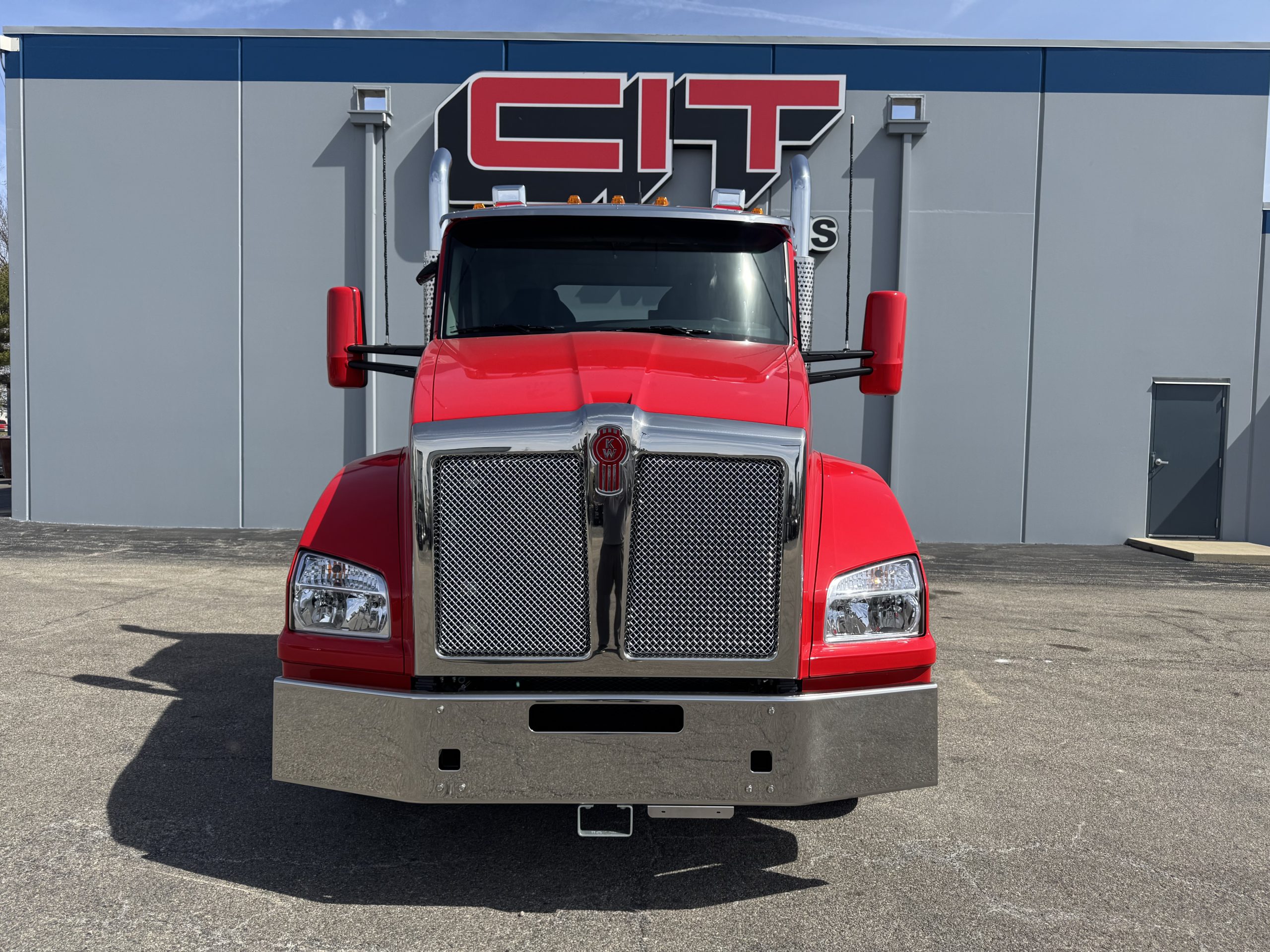 2027 Kenworth T880 - image 2