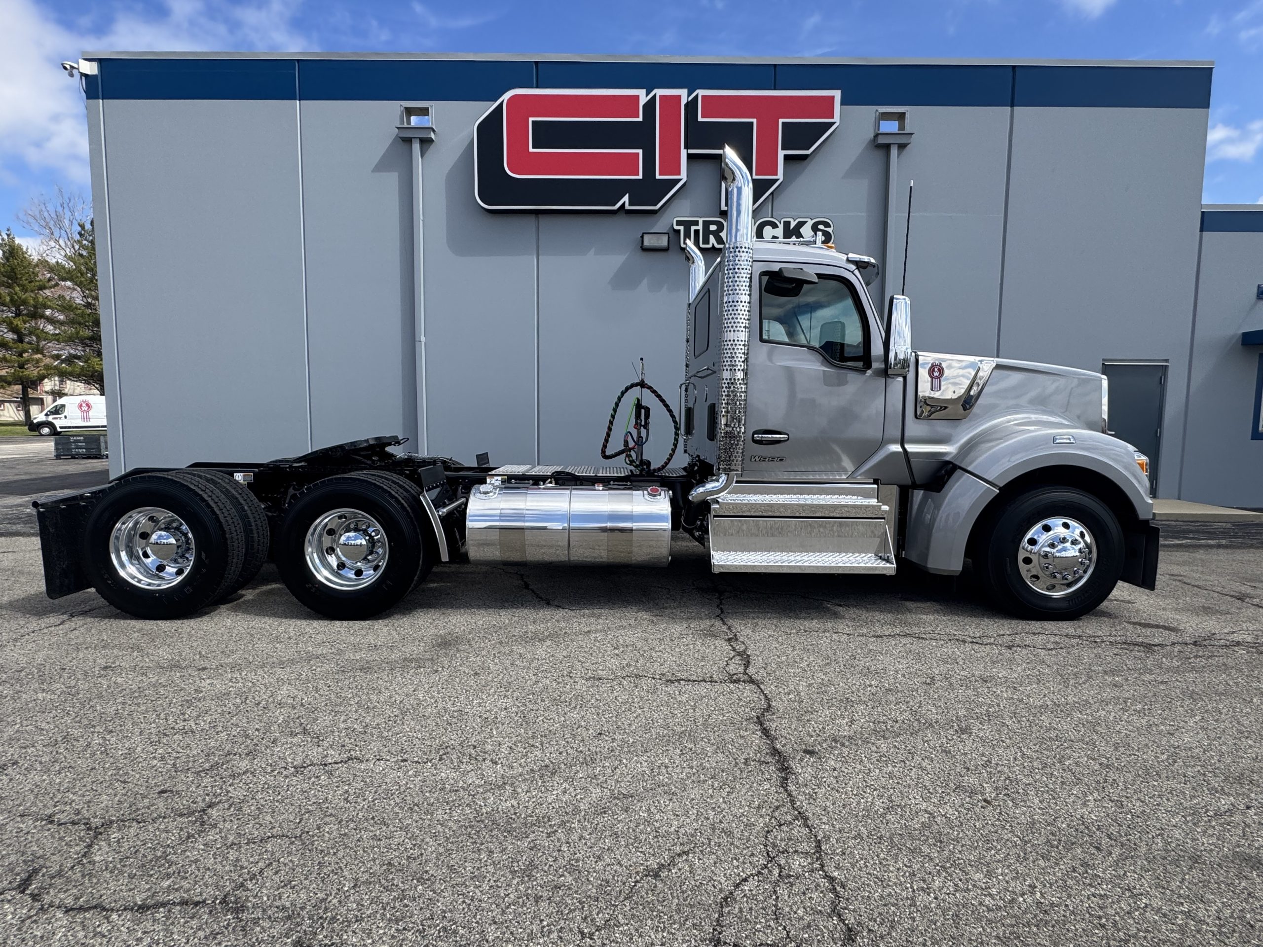 2027 Kenworth W990 - image 4