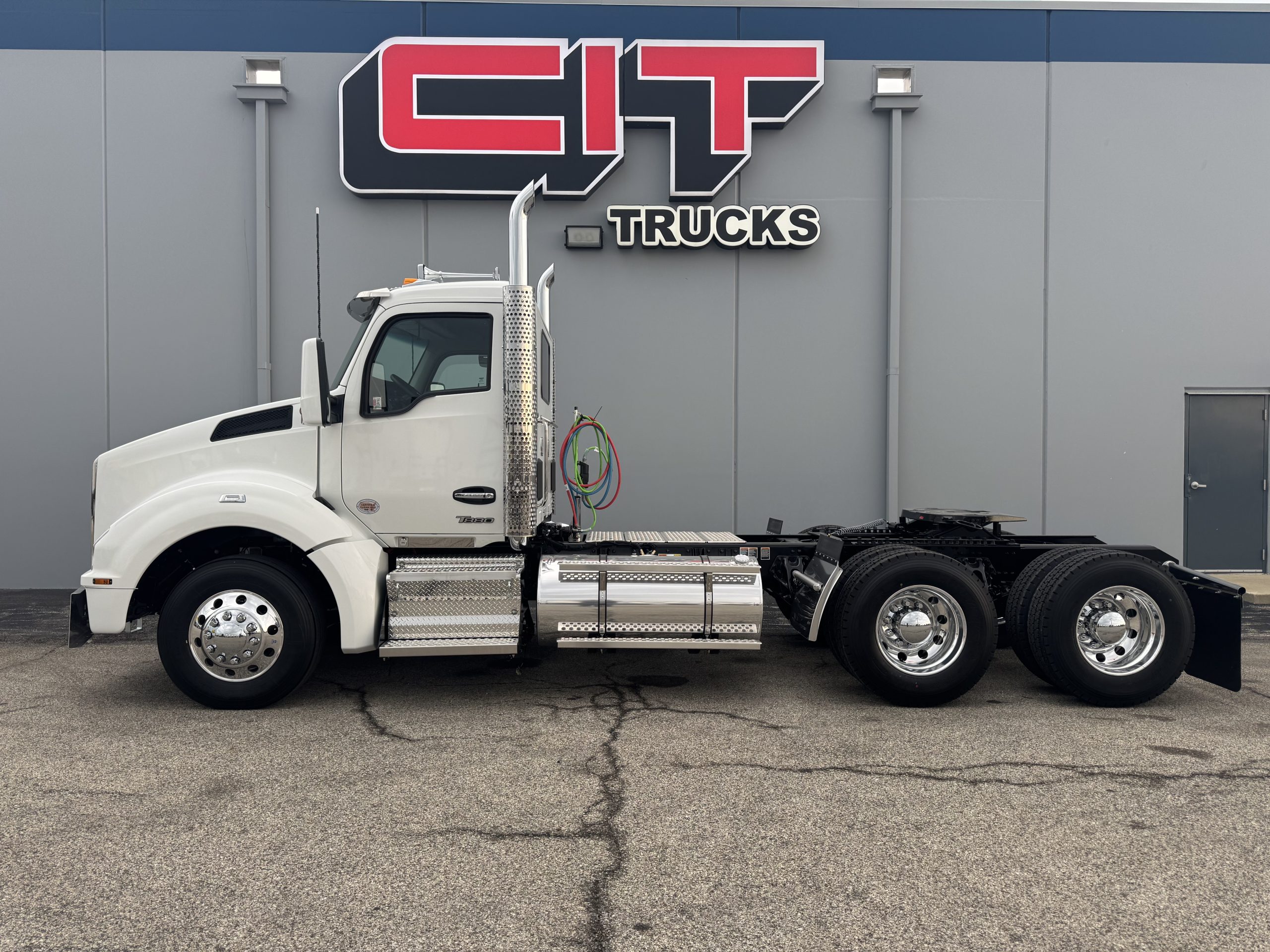 NEW 2027 KENWORTH T880 NEW 2027 KENWORTH T880 - image 5 of 6