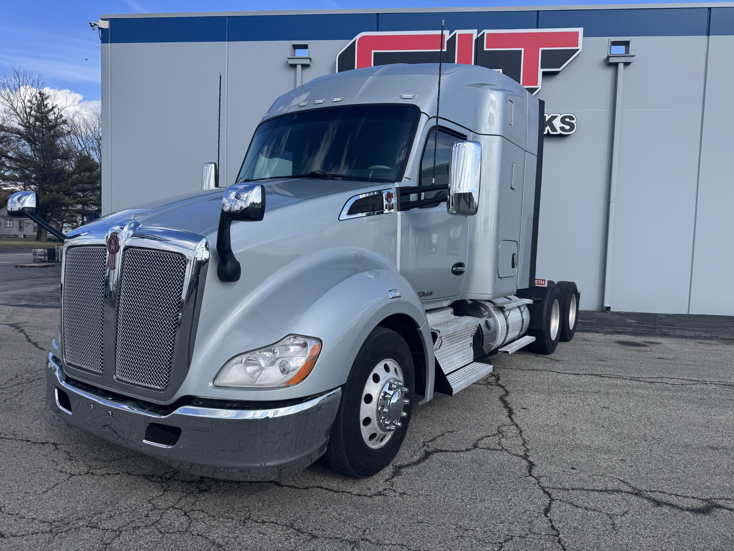 2021 KENWORTH T680 - image 1 of 6