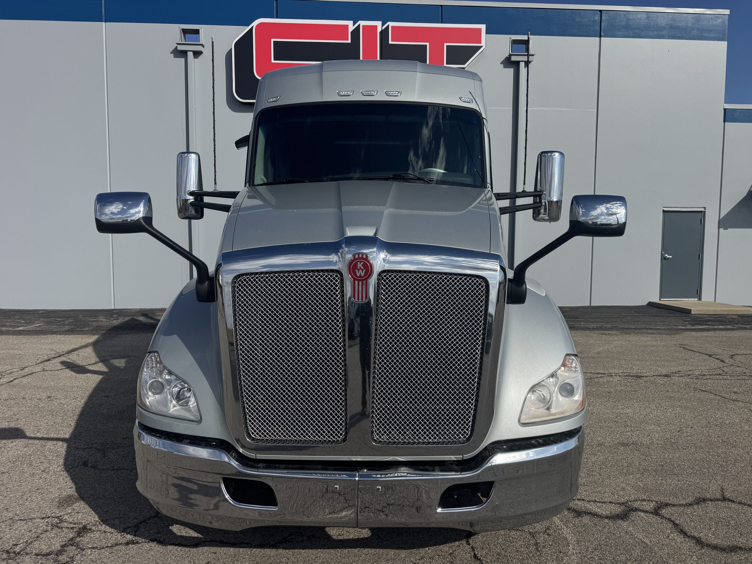 2021 KENWORTH T680 - image 2 of 6