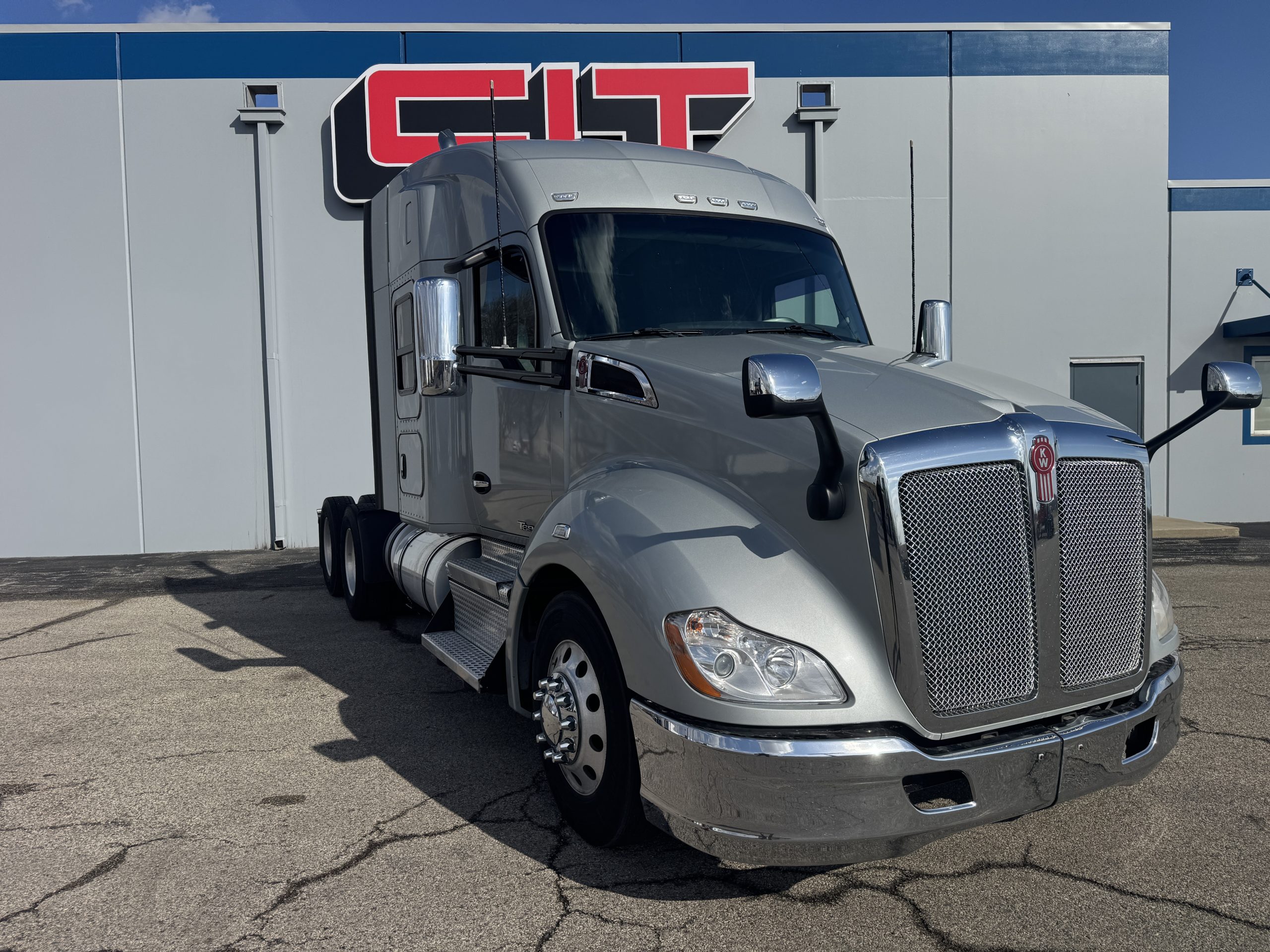 2021 KENWORTH T680 - image 3 of 6