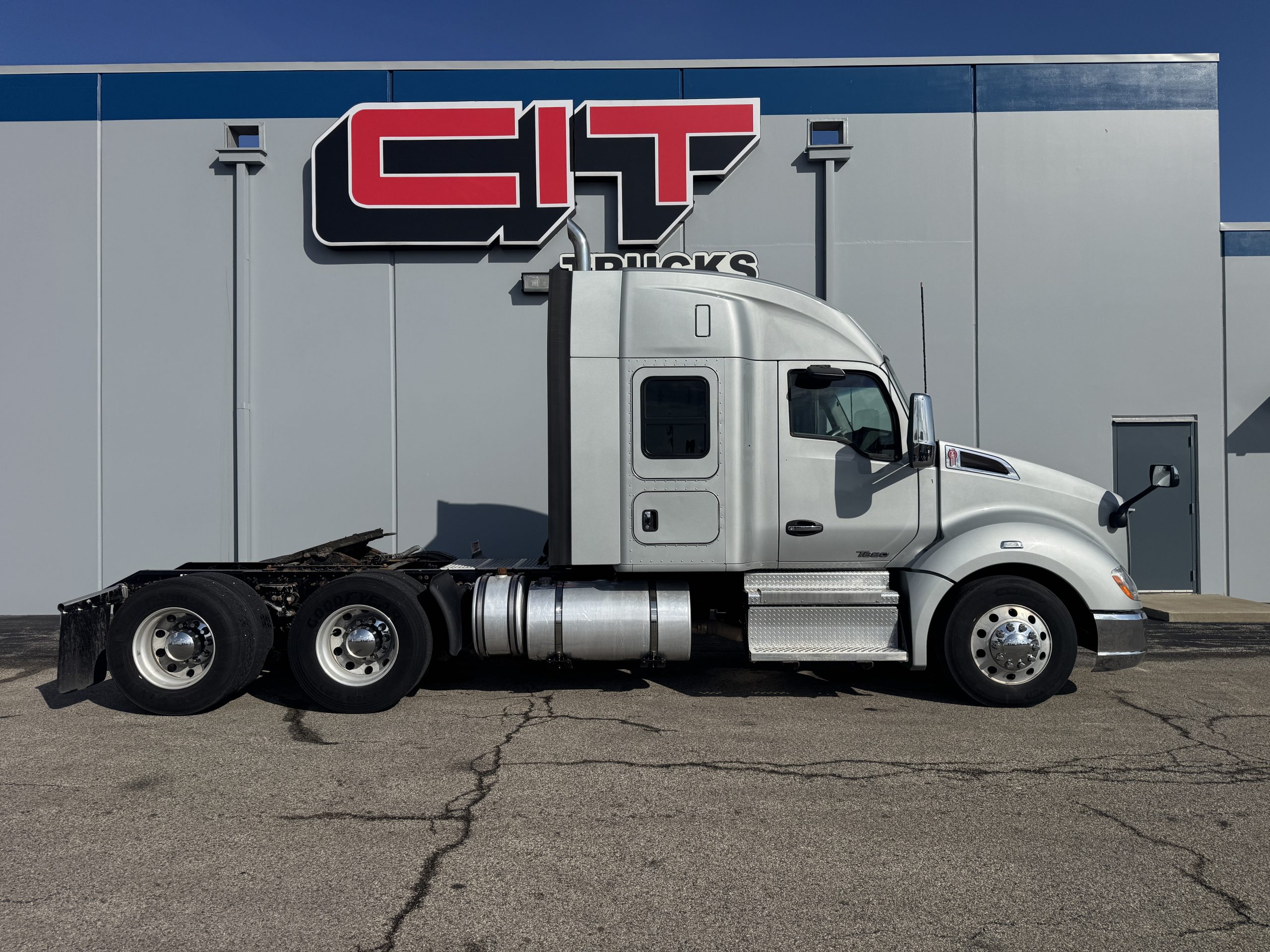2021 KENWORTH T680 - image 4 of 6