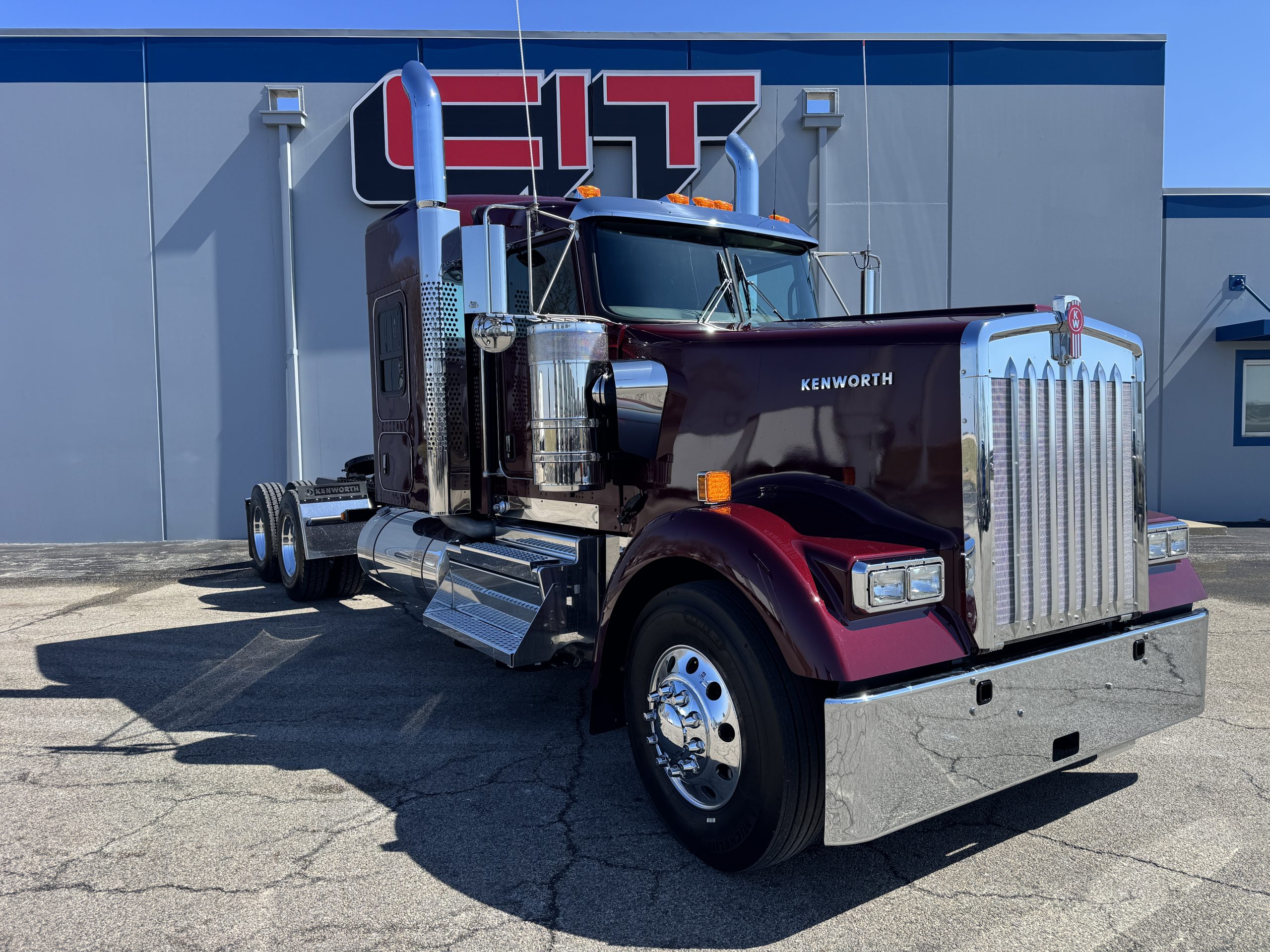 2027 Kenworth W900 - image 3