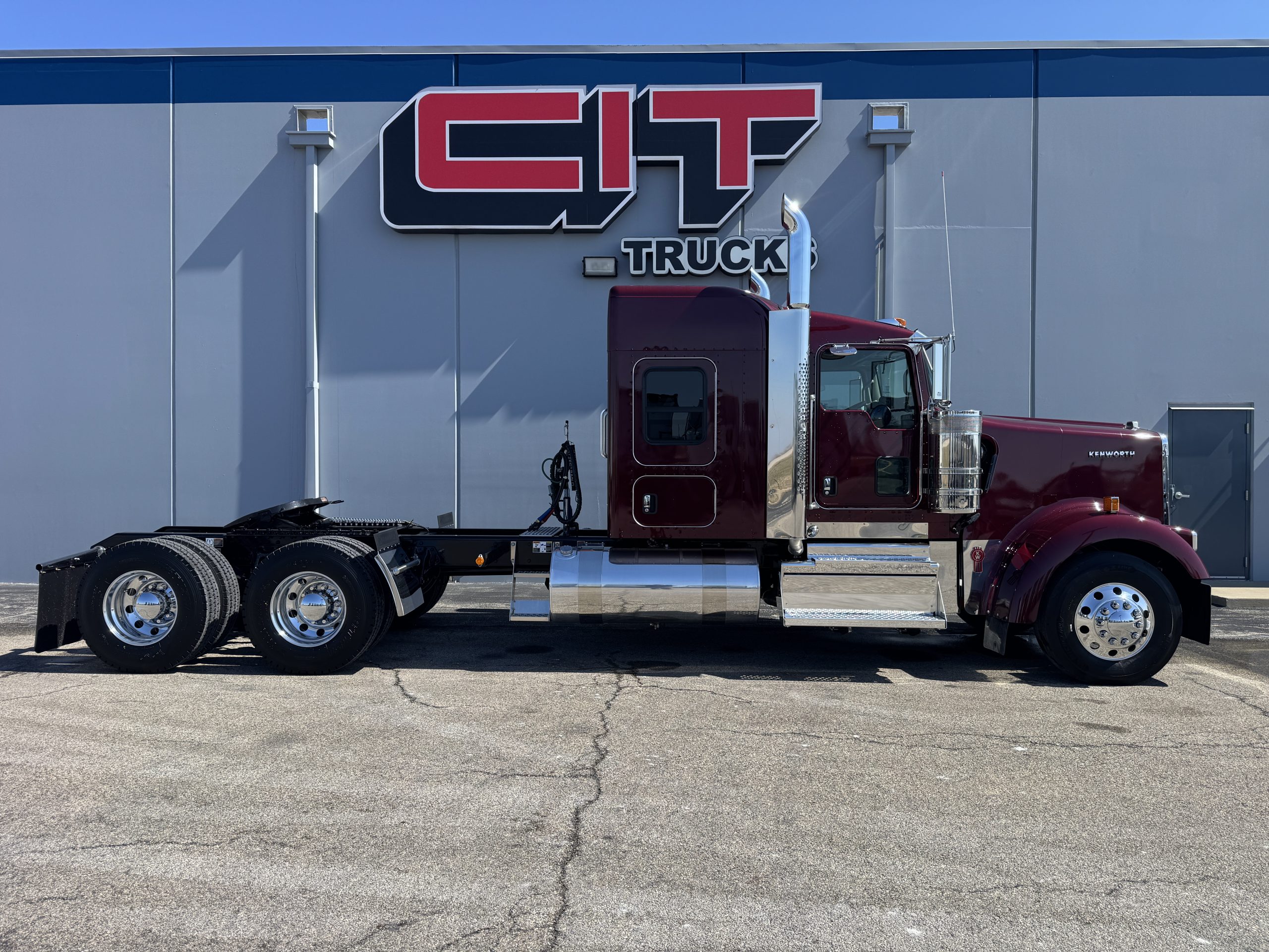 2027 Kenworth W900 - image 4