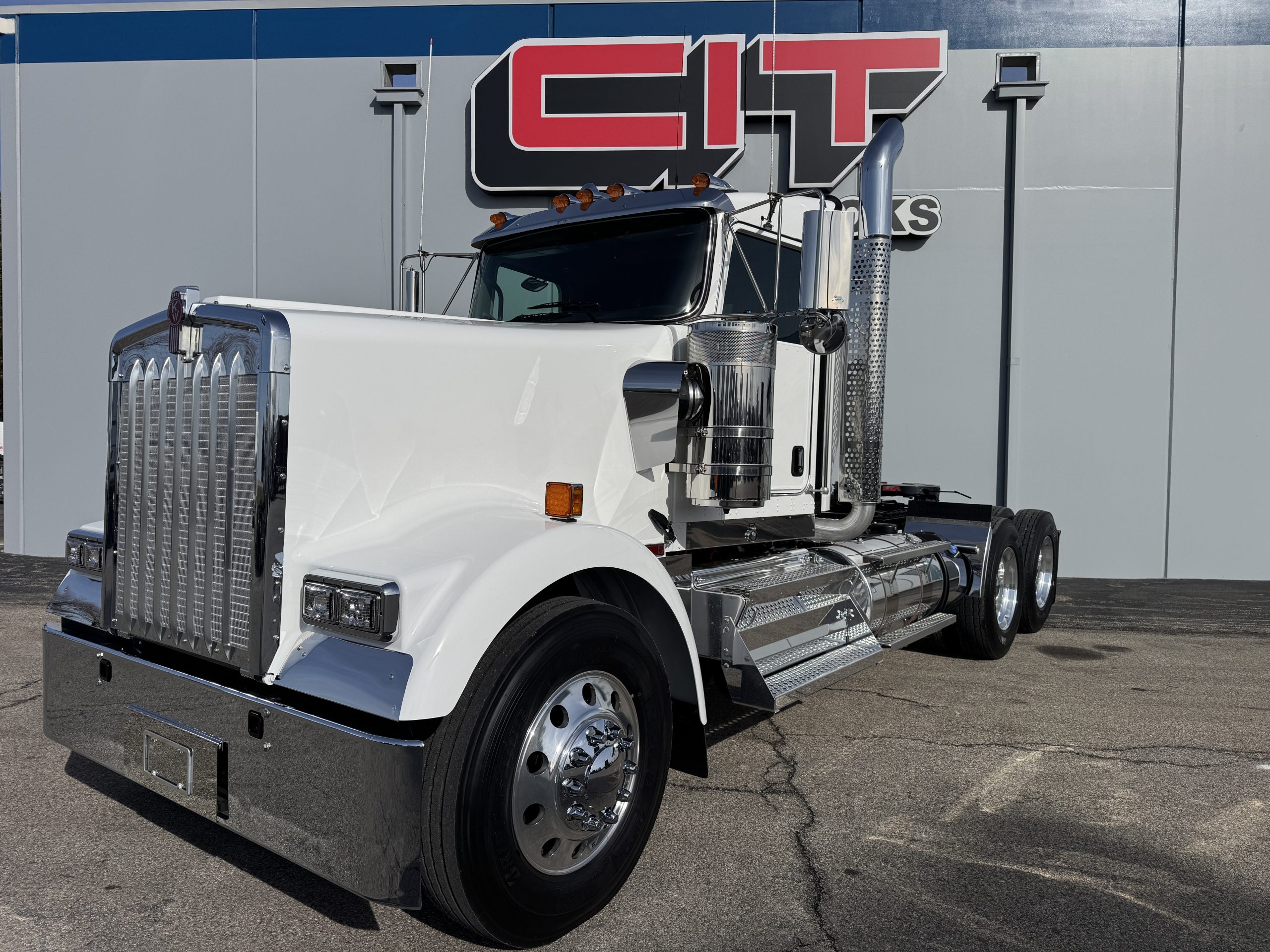2027 Kenworth W900 - image 1