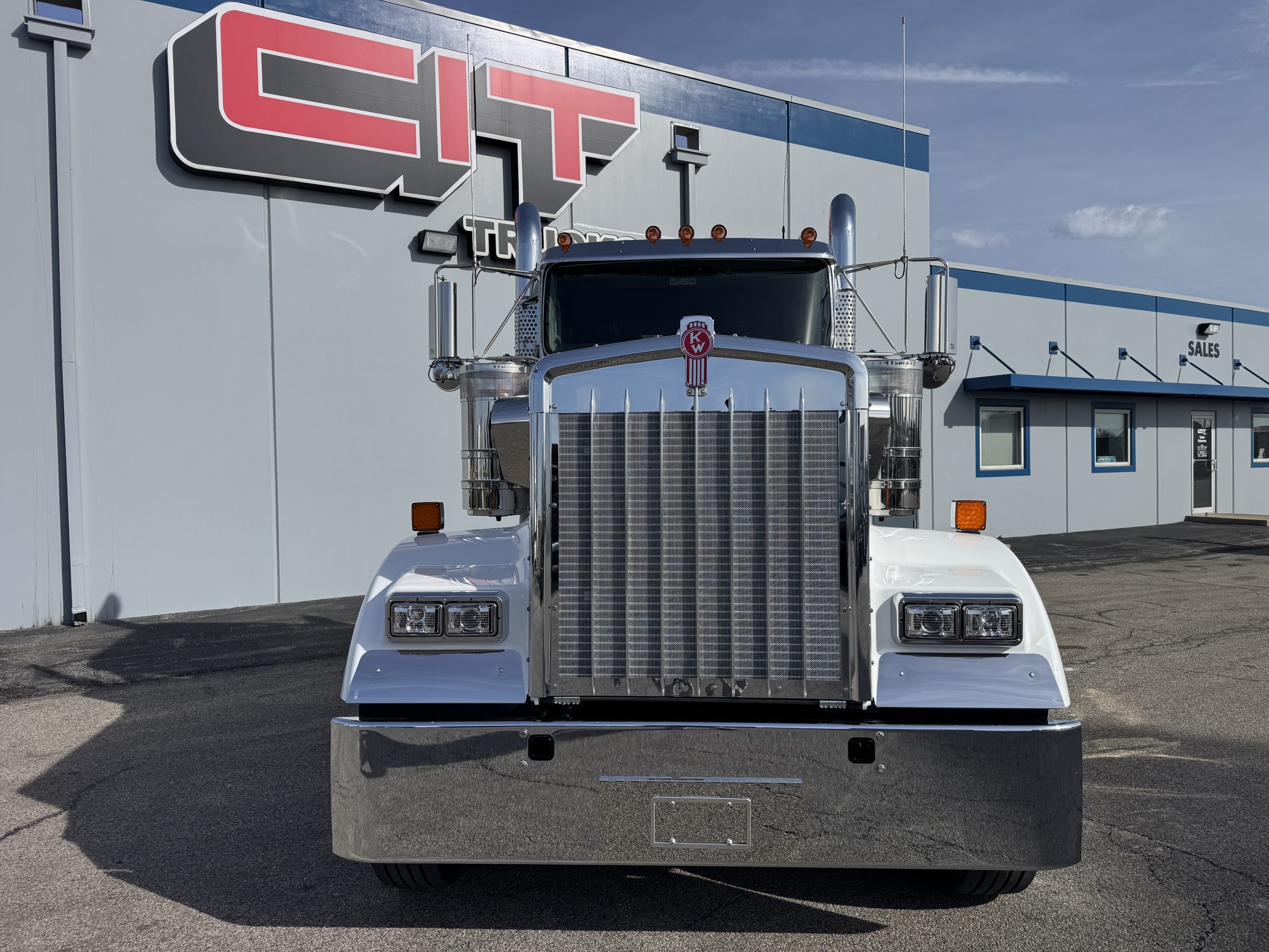 2027 Kenworth W900 - image 2