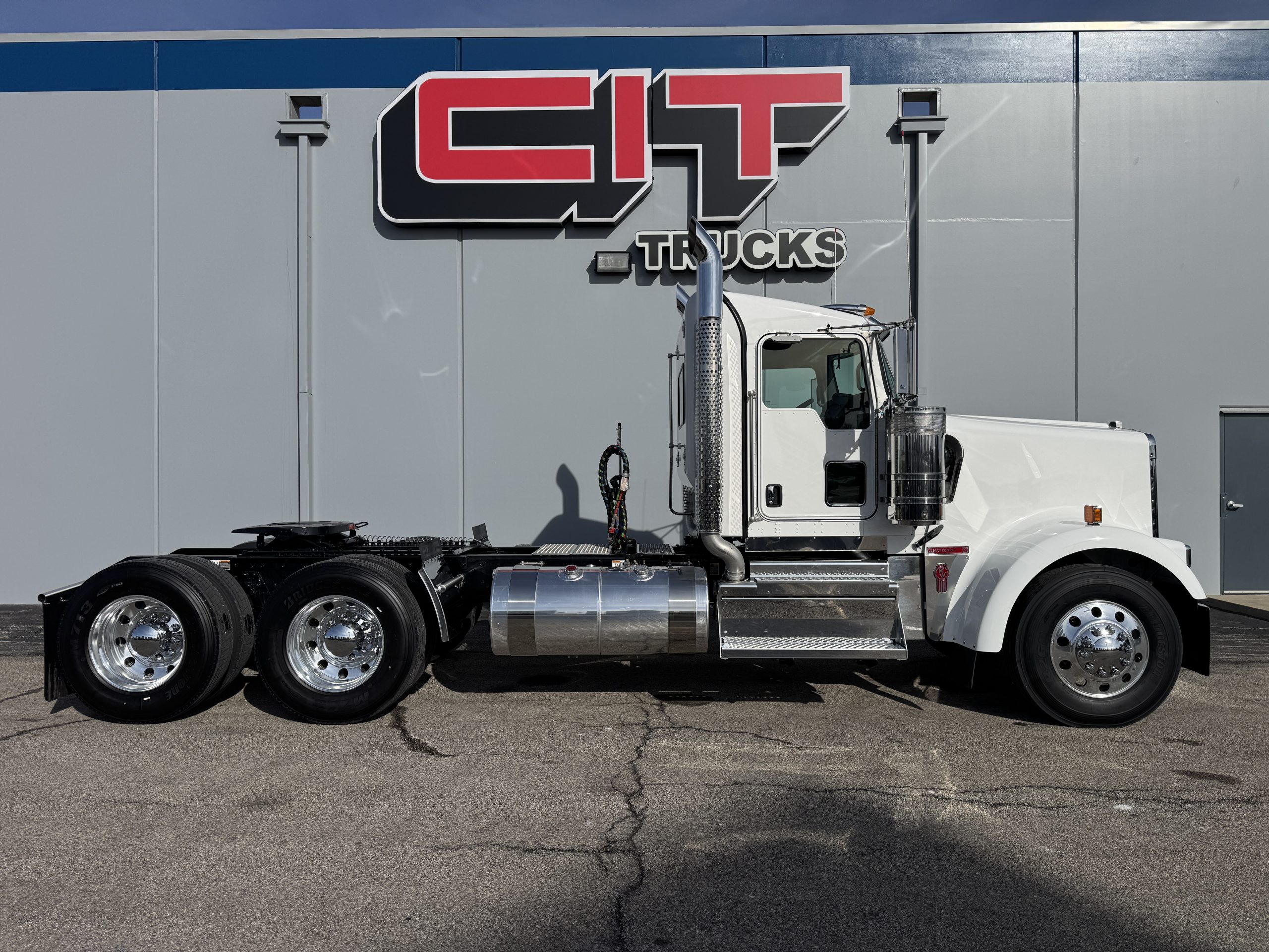 2027 Kenworth W900 - image 4