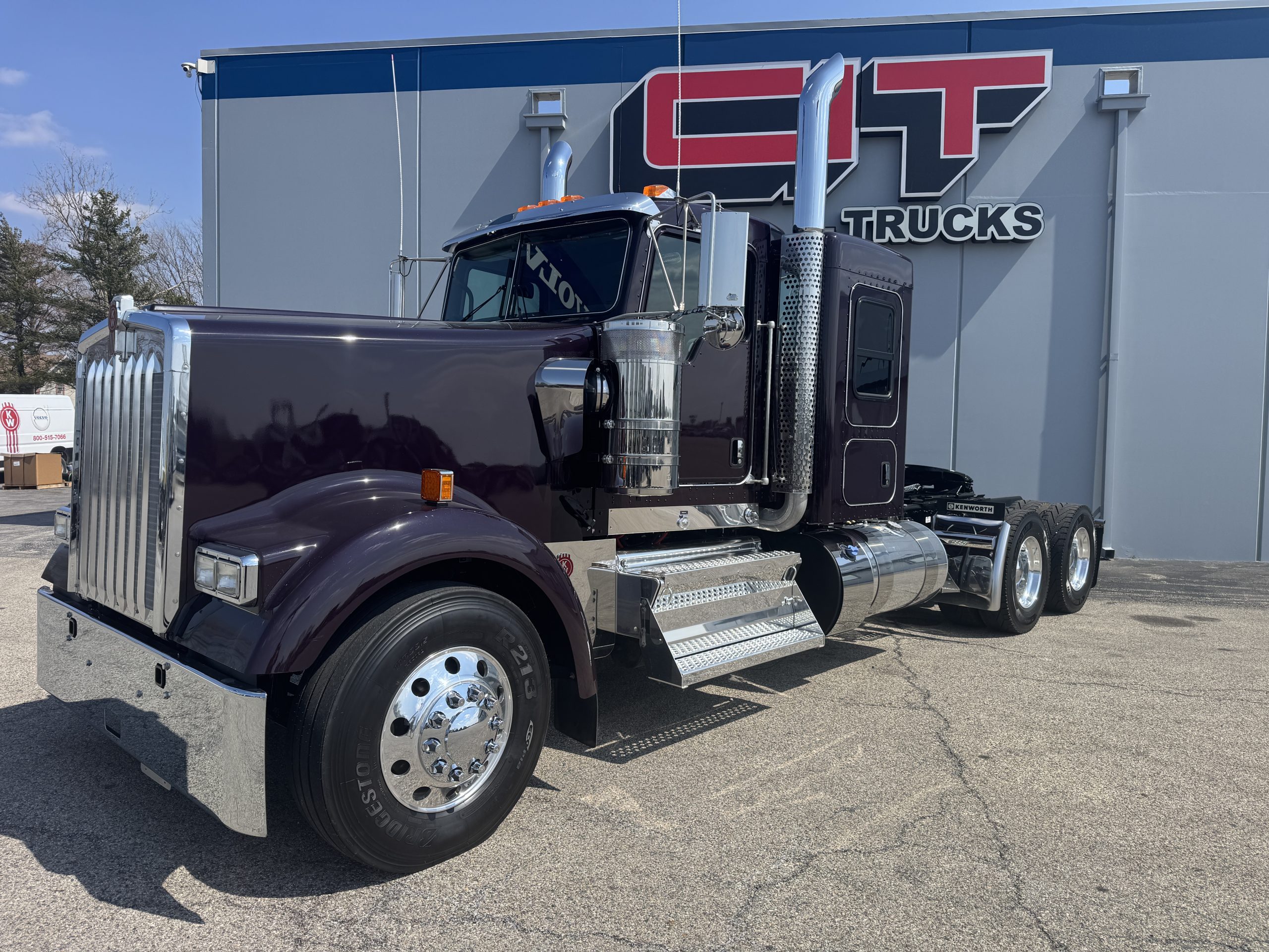 NEW 2027 KENWORTH W900L - image 1 of 6