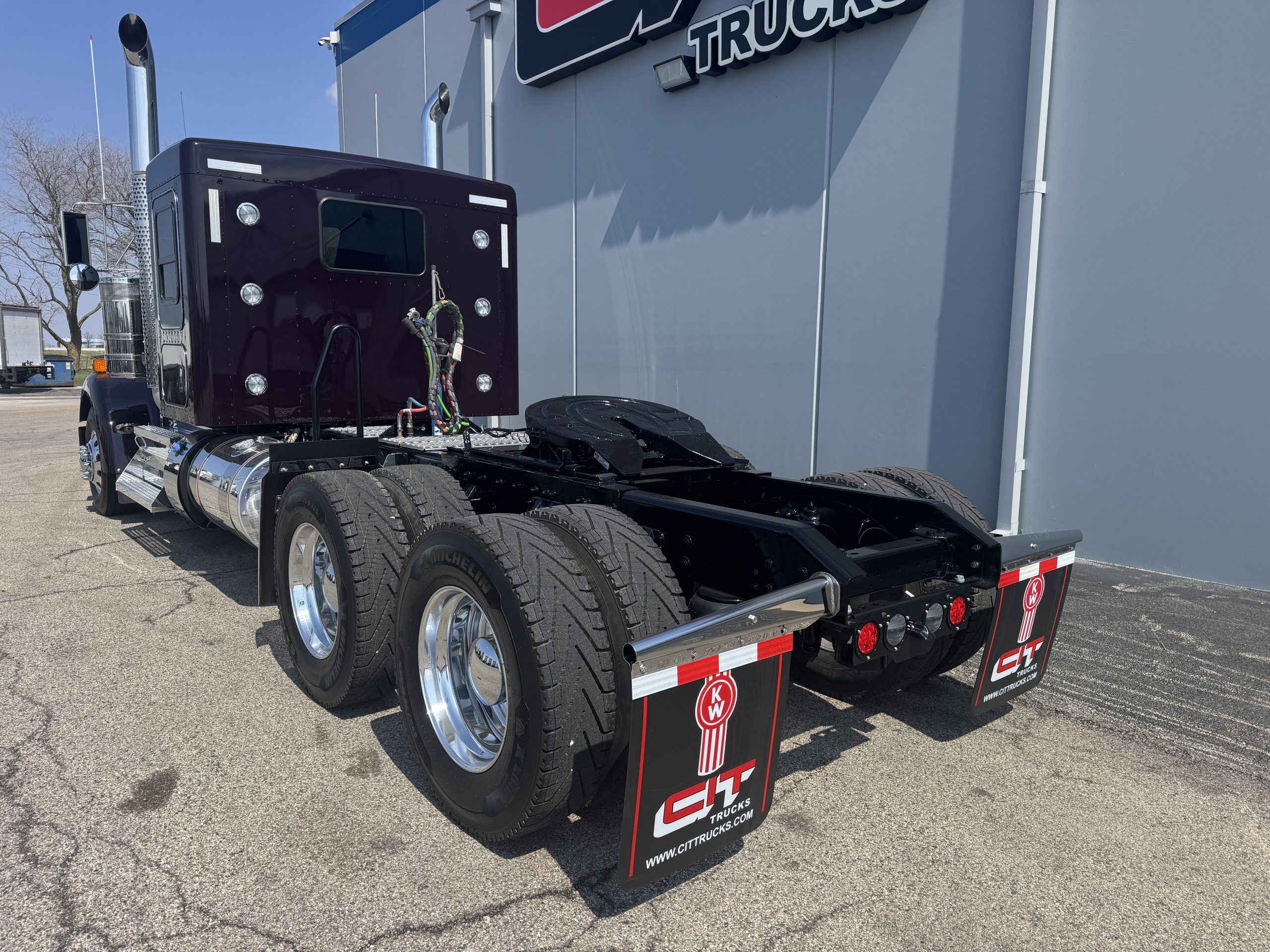 NEW 2027 KENWORTH W900L - image 5 of 6