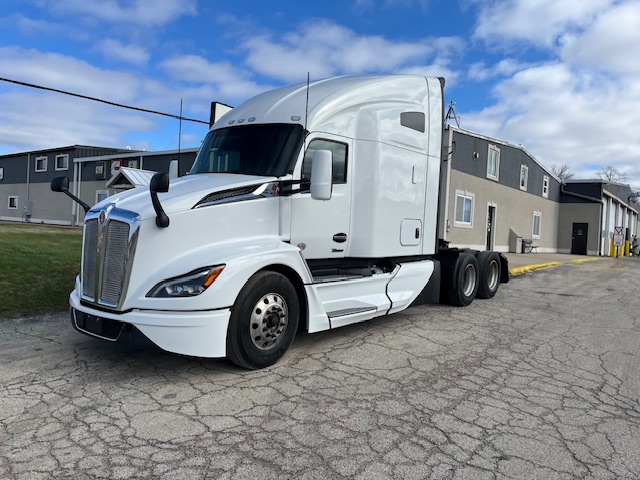 2022 KENWORTH T680 - image 1 of 6
