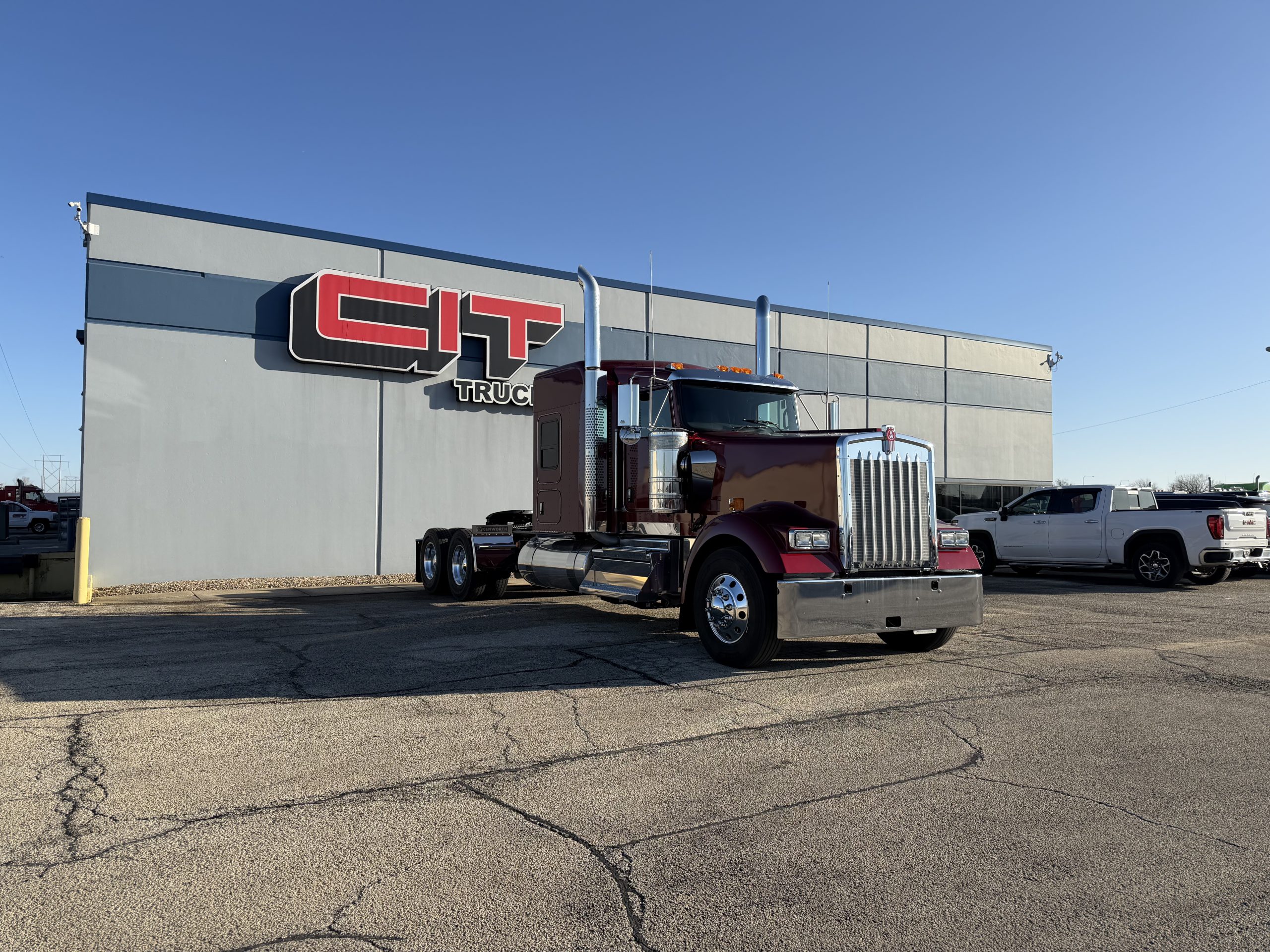 NEW 2027 KENWORTH W900L - image 3 of 6