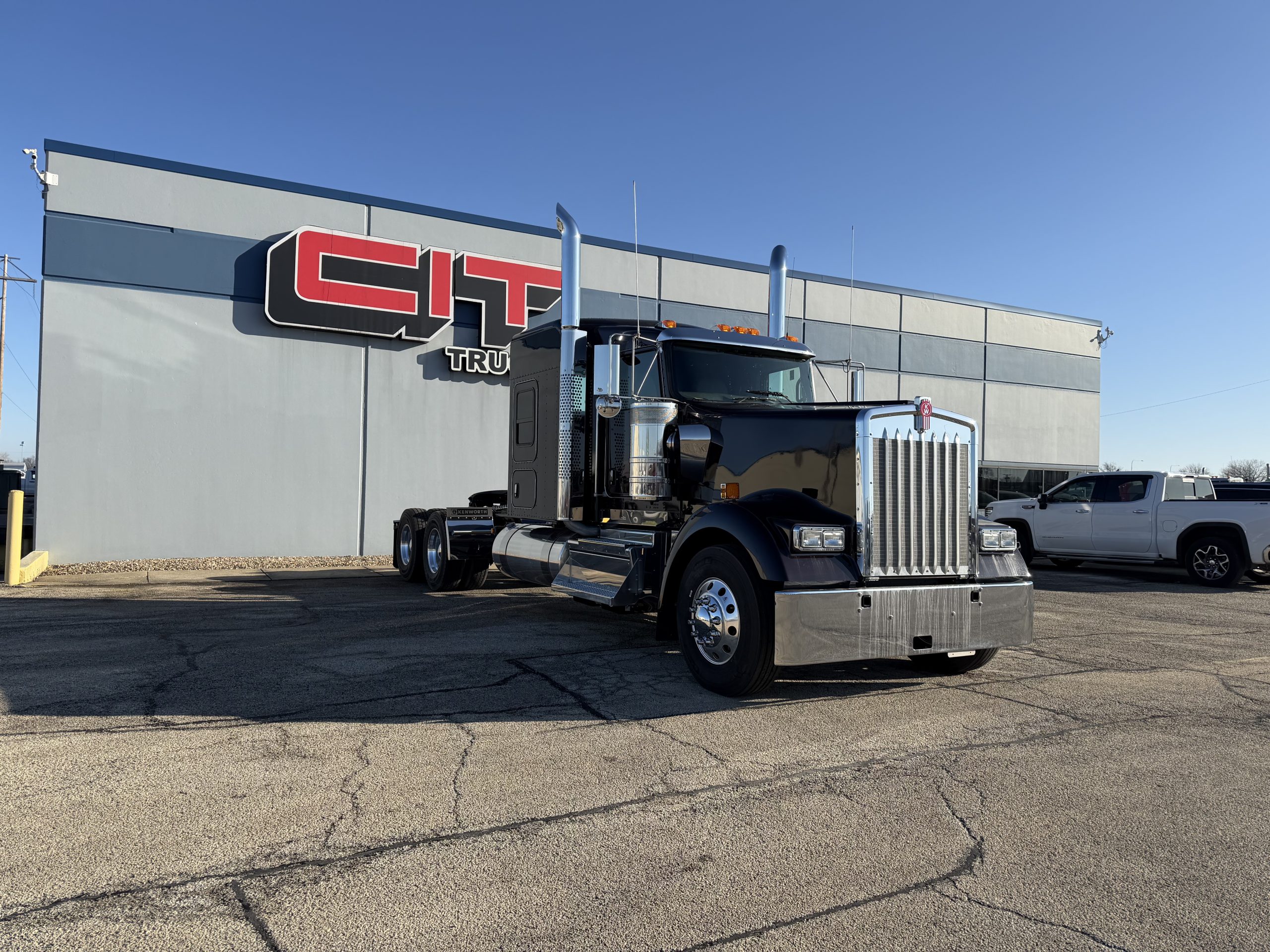 NEW 2027 KENWORTH W900L - image 3 of 6