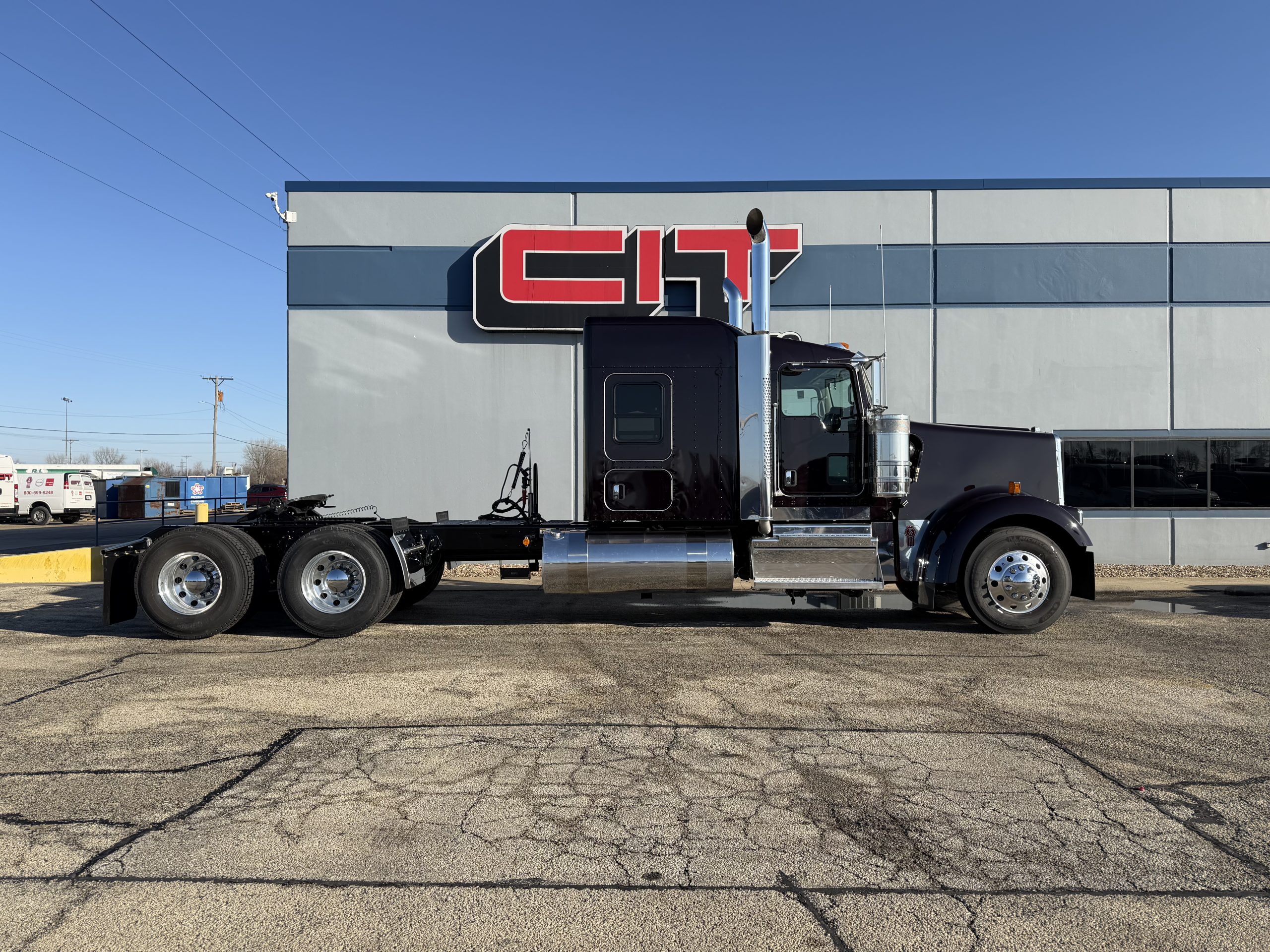 NEW 2027 KENWORTH W900L - image 4 of 6