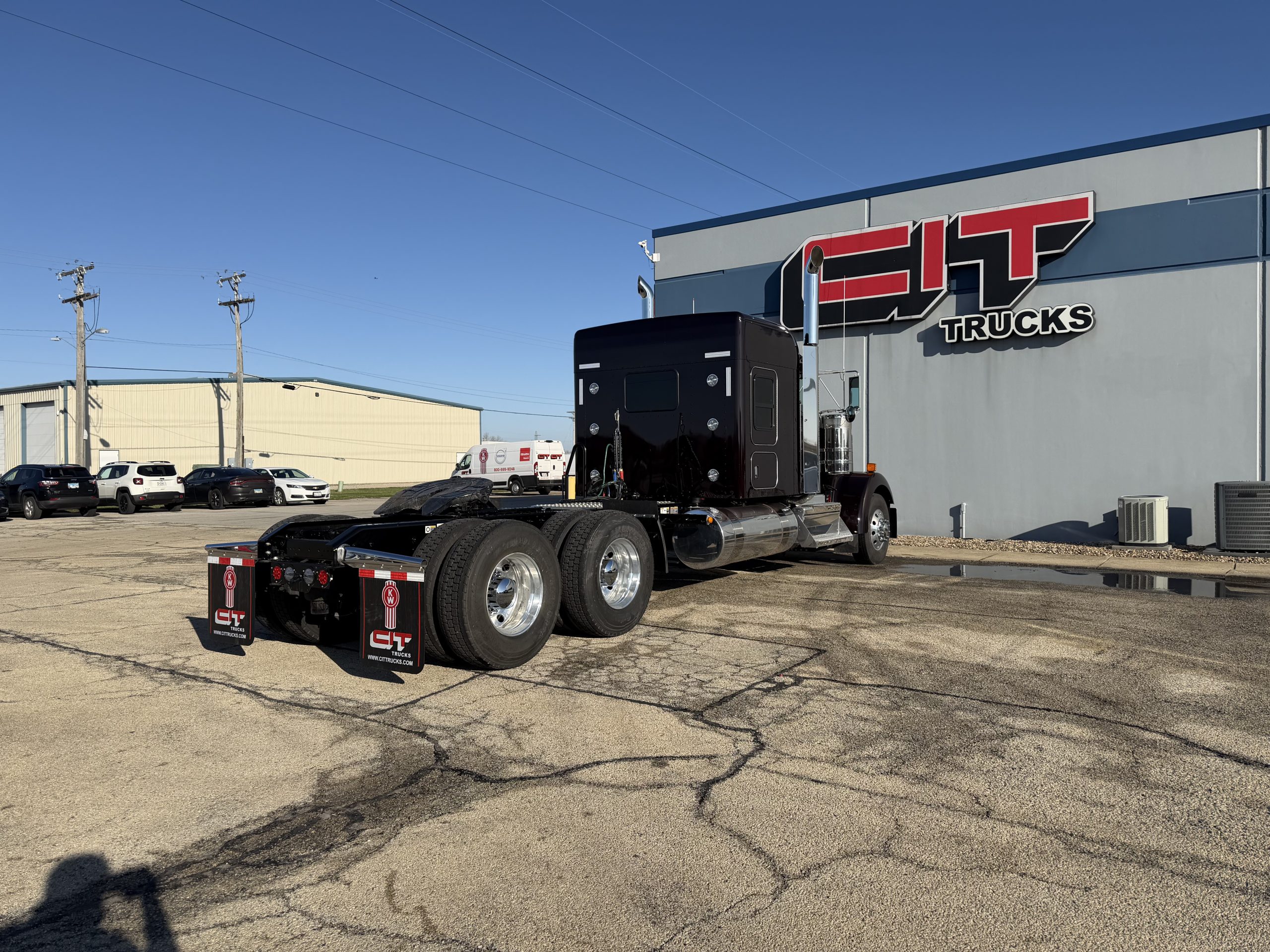 NEW 2027 KENWORTH W900L - image 5 of 6