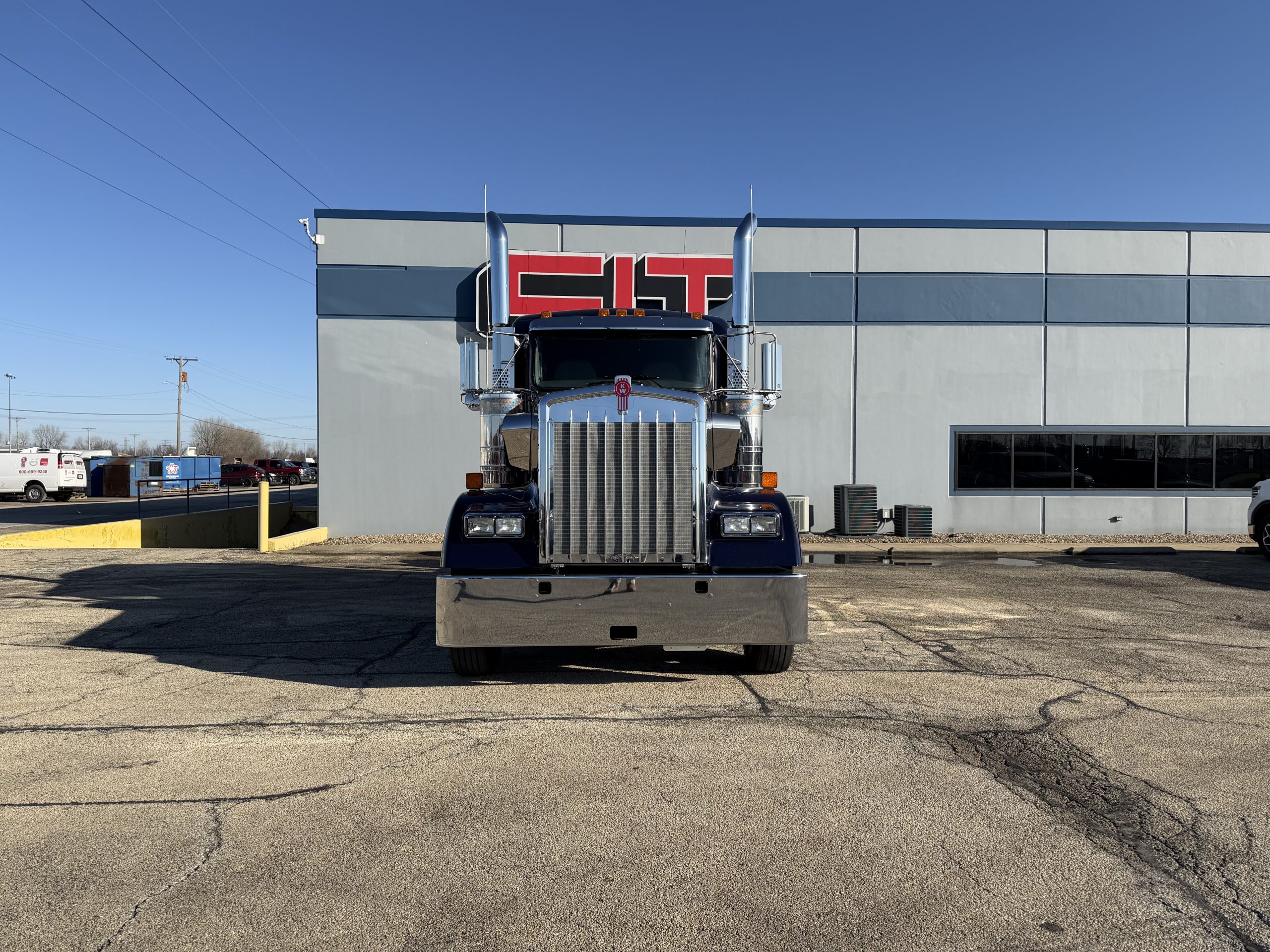 NEW 2027 KENWORTH W900L - image 2 of 6