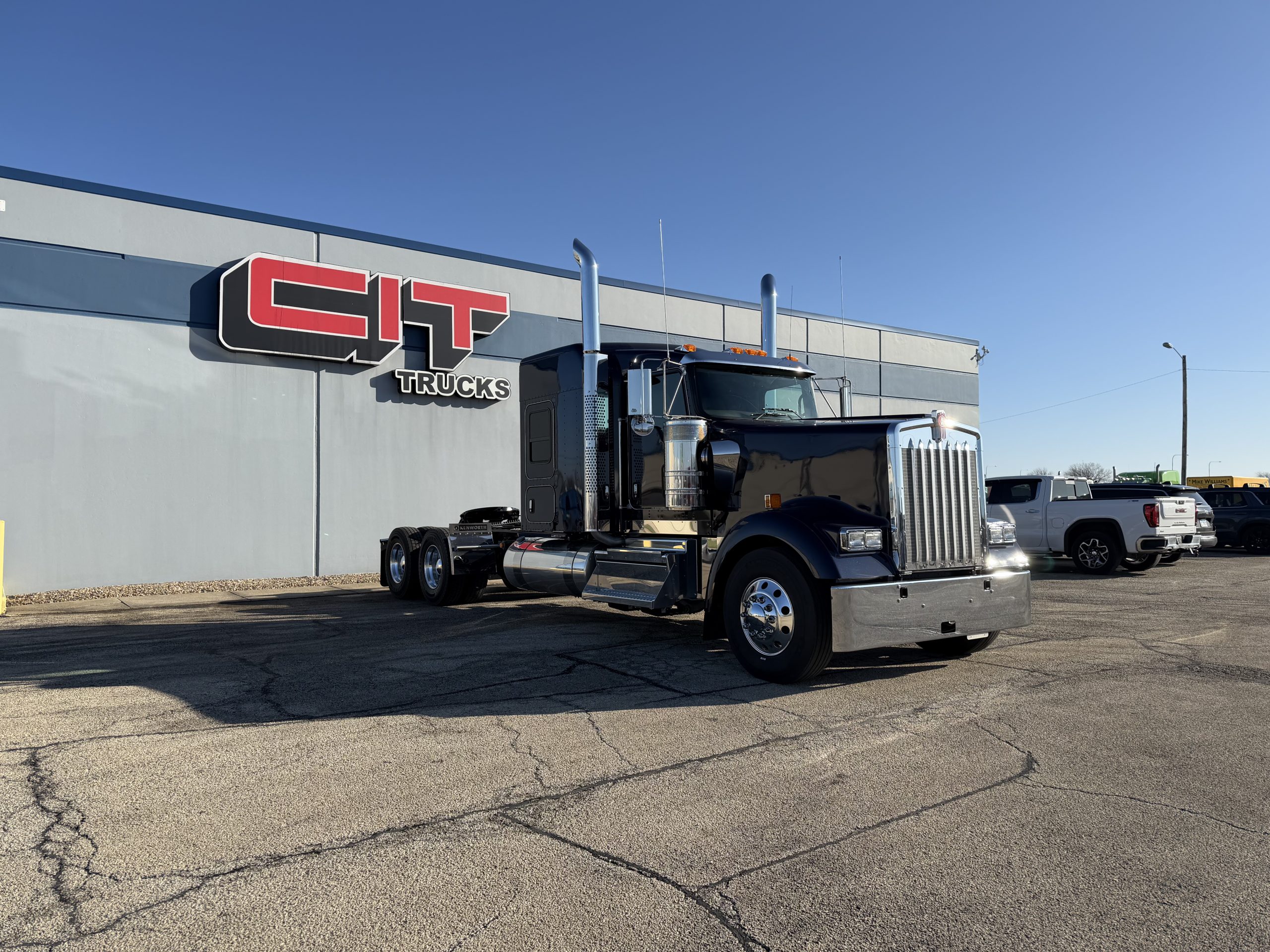 NEW 2027 KENWORTH W900L - image 3 of 6