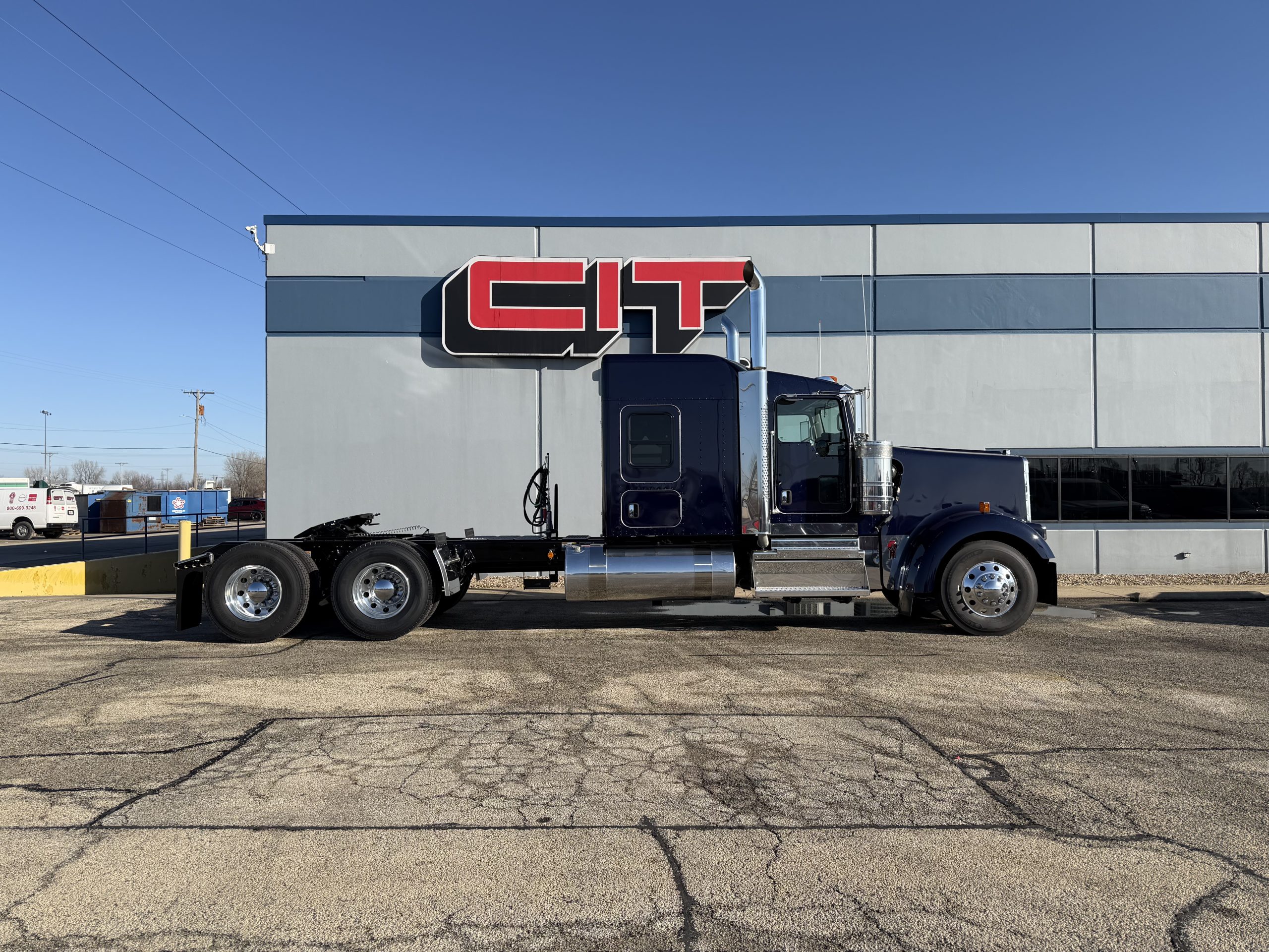 NEW 2027 KENWORTH W900L - image 4 of 6