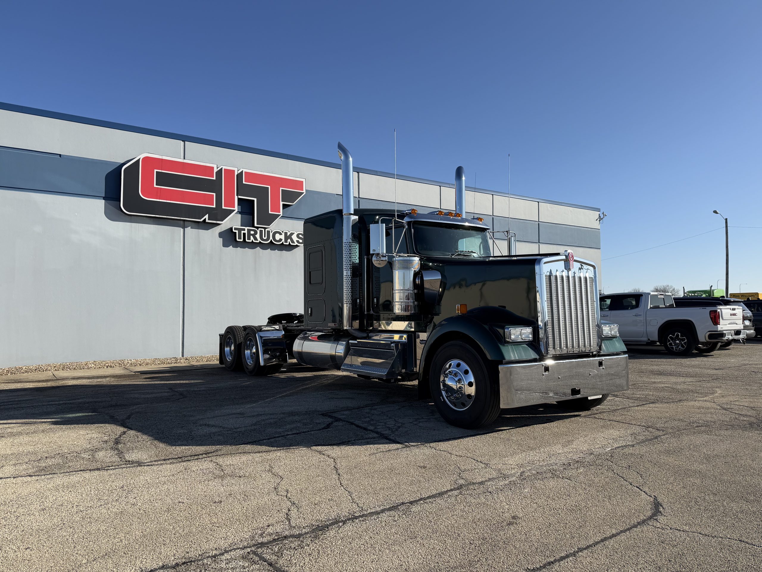 2027 KENWORTH W900L - image 3 of 6