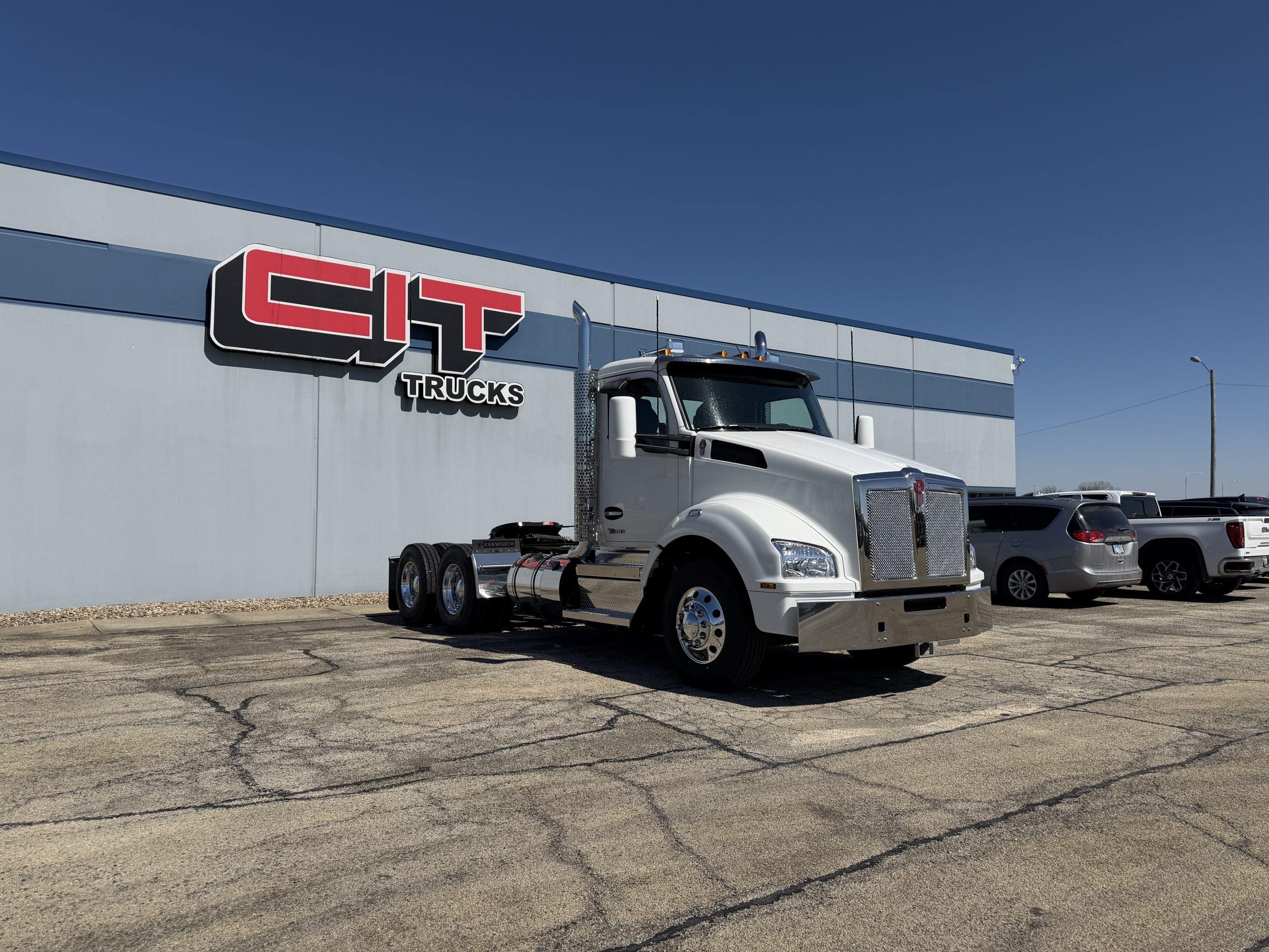 2027 Kenworth T880 - image 3