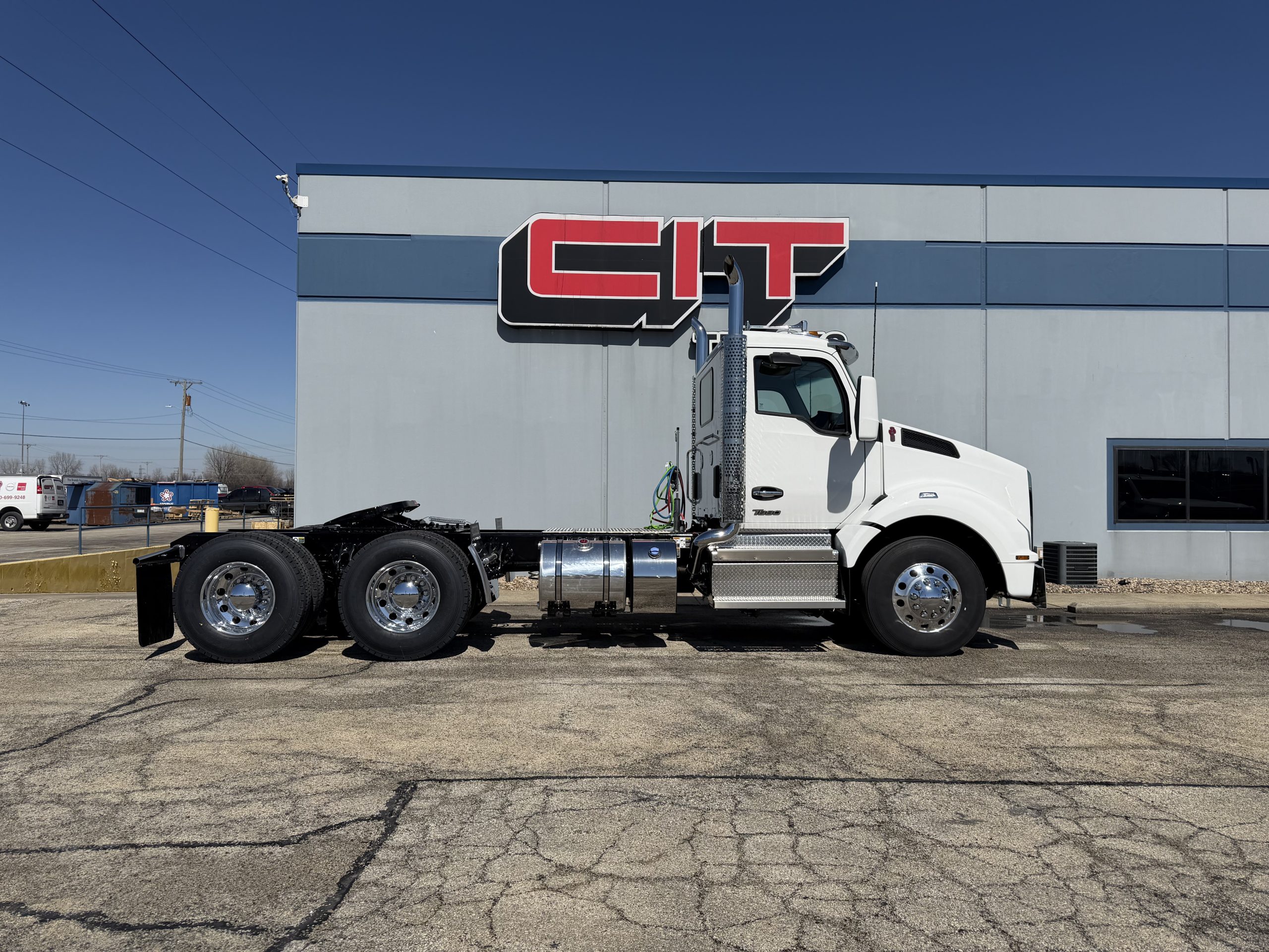 2027 Kenworth T880 - image 4